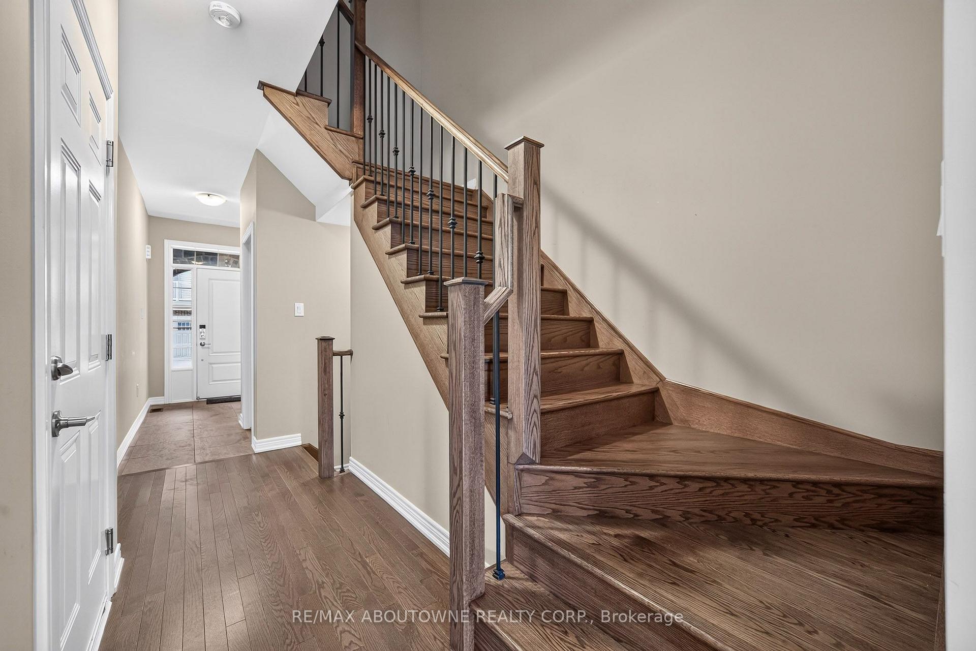 Photo 5 of 3289 Mockingbird Common, Oakville, Joshua Meadows — HOMEH