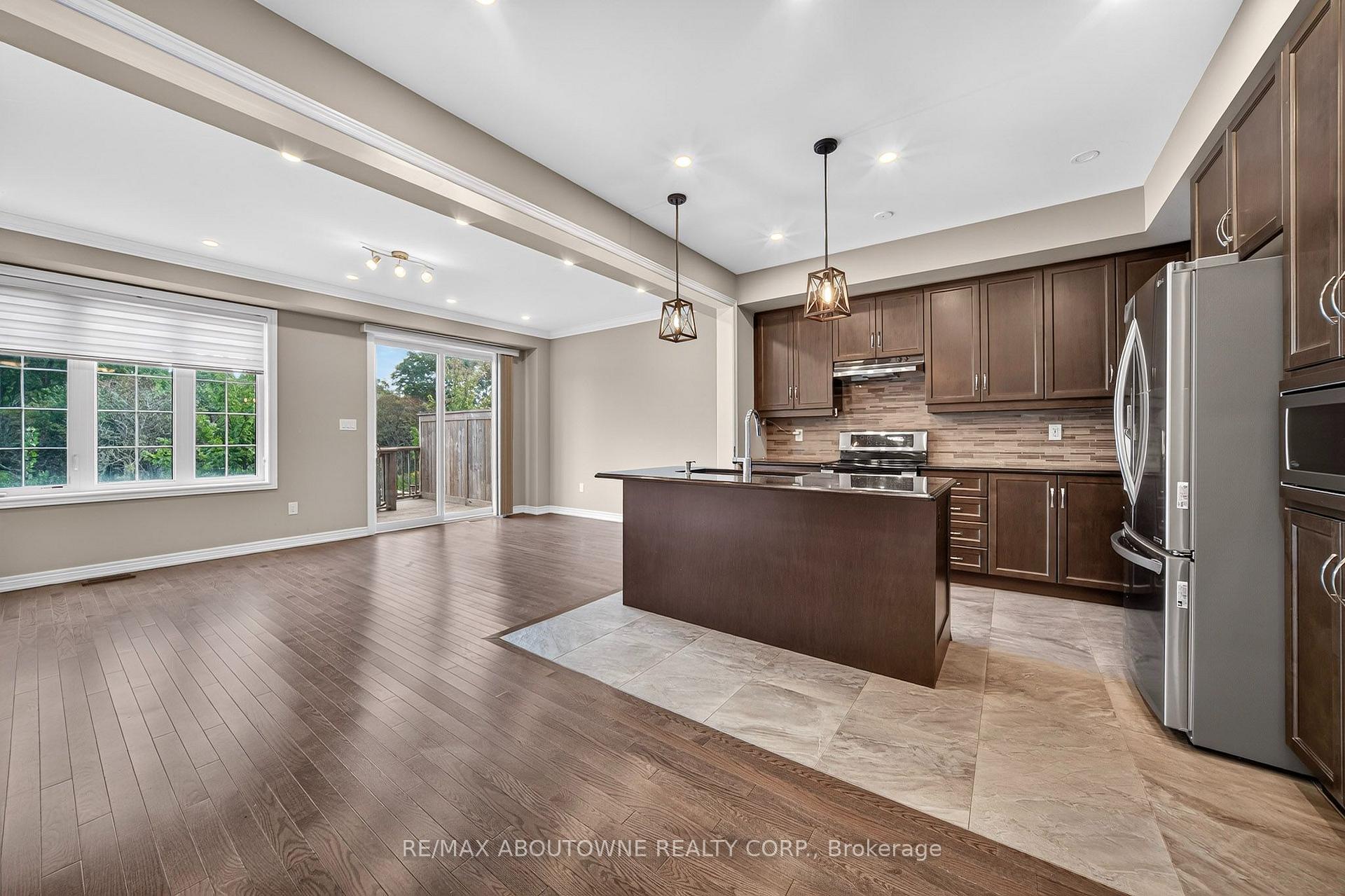 Photo 7 of 3289 Mockingbird Common, Oakville, Joshua Meadows — HOMEH