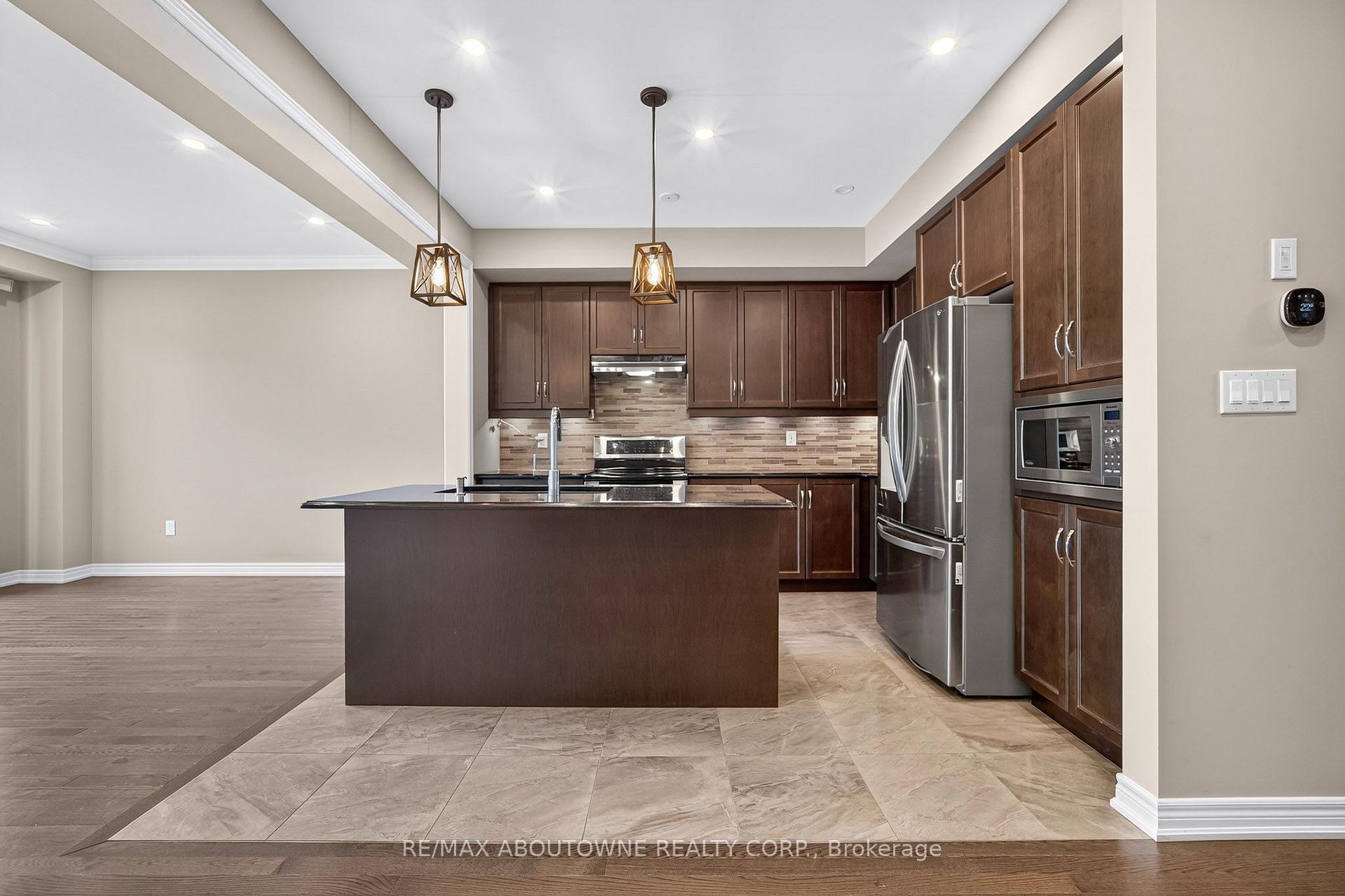 Photo 8 of 3289 Mockingbird Common, Oakville, Joshua Meadows — HOMEH