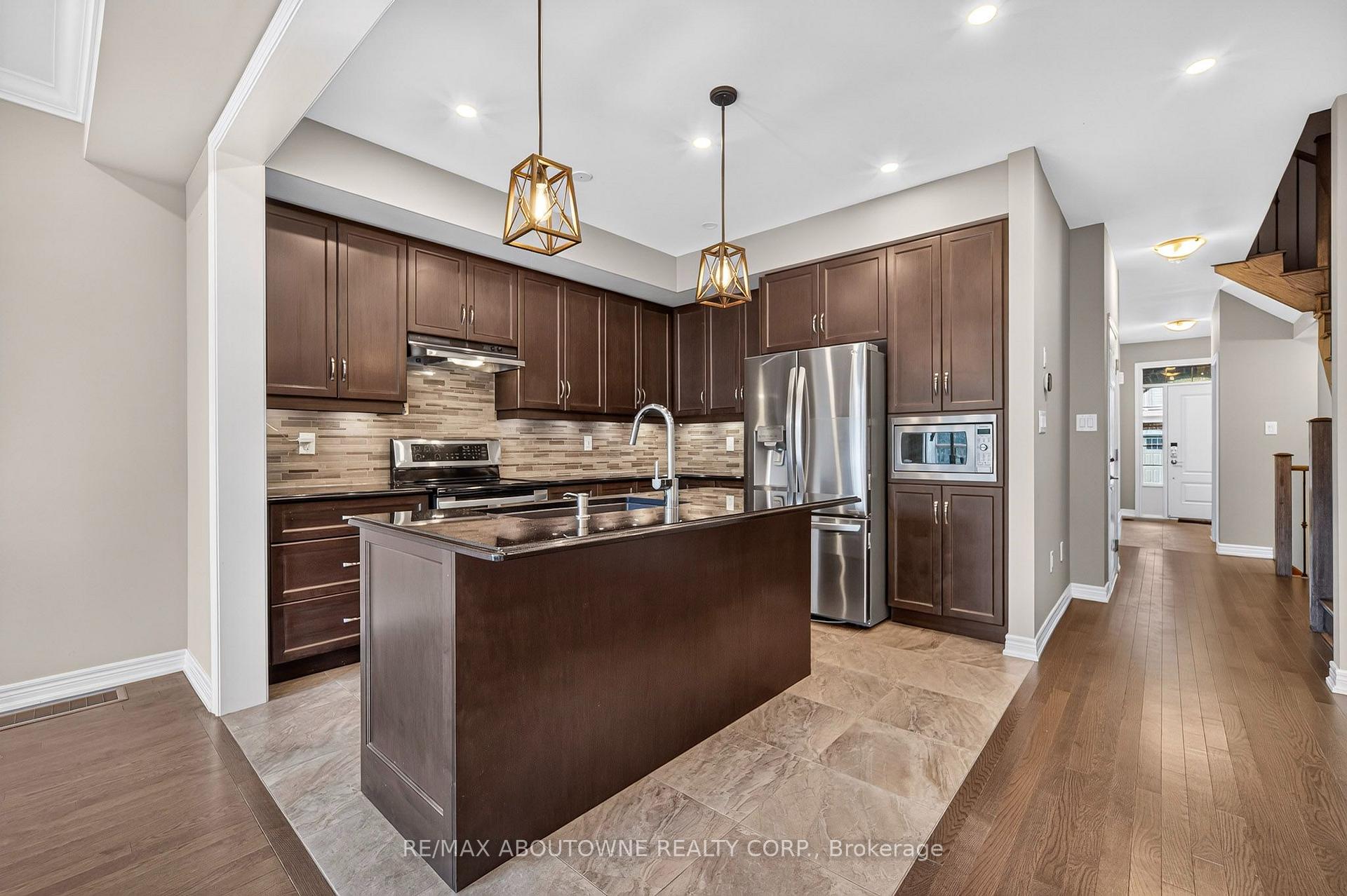 Photo 9 of 3289 Mockingbird Common, Oakville, Joshua Meadows — HOMEH