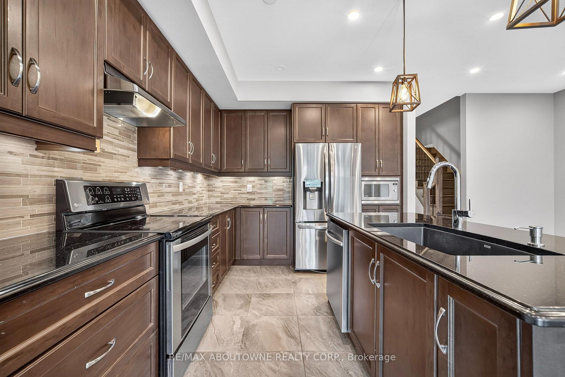 Photo 10 of 3289 Mockingbird Common, Oakville, Joshua Meadows — HOMEH