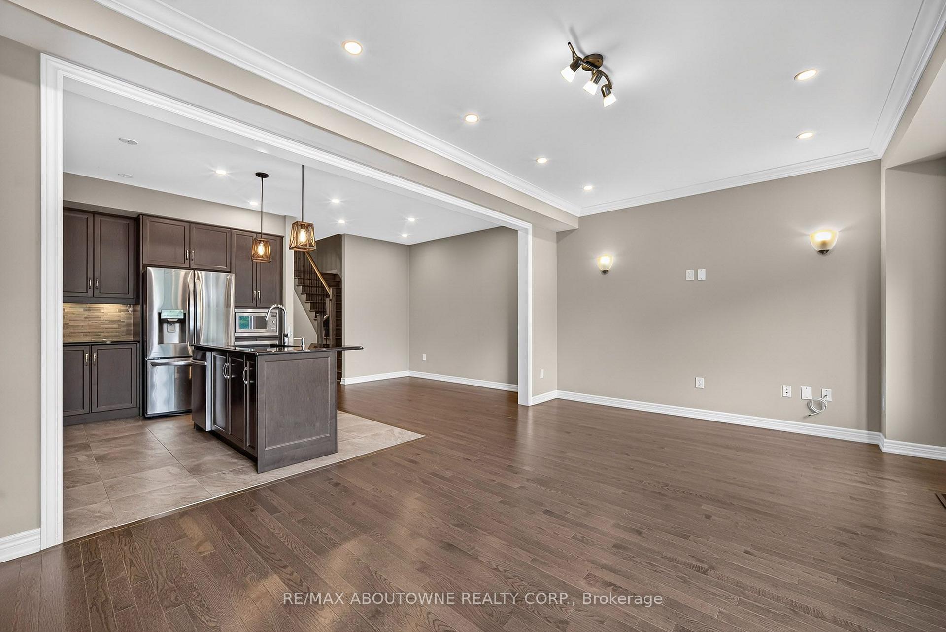 Photo 11 of 3289 Mockingbird Common, Oakville, Joshua Meadows — HOMEH