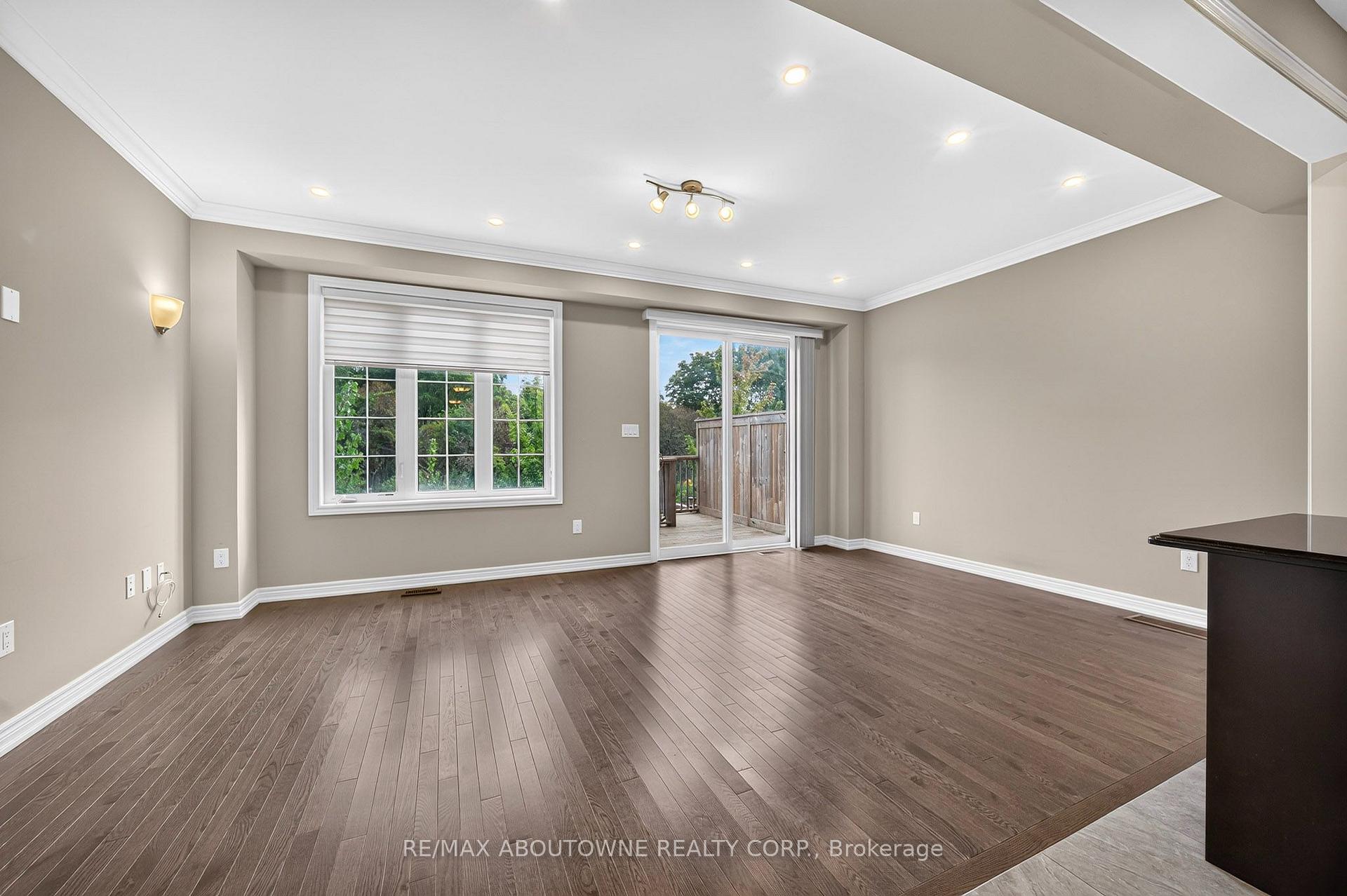 Photo 12 of 3289 Mockingbird Common, Oakville, Joshua Meadows — HOMEH