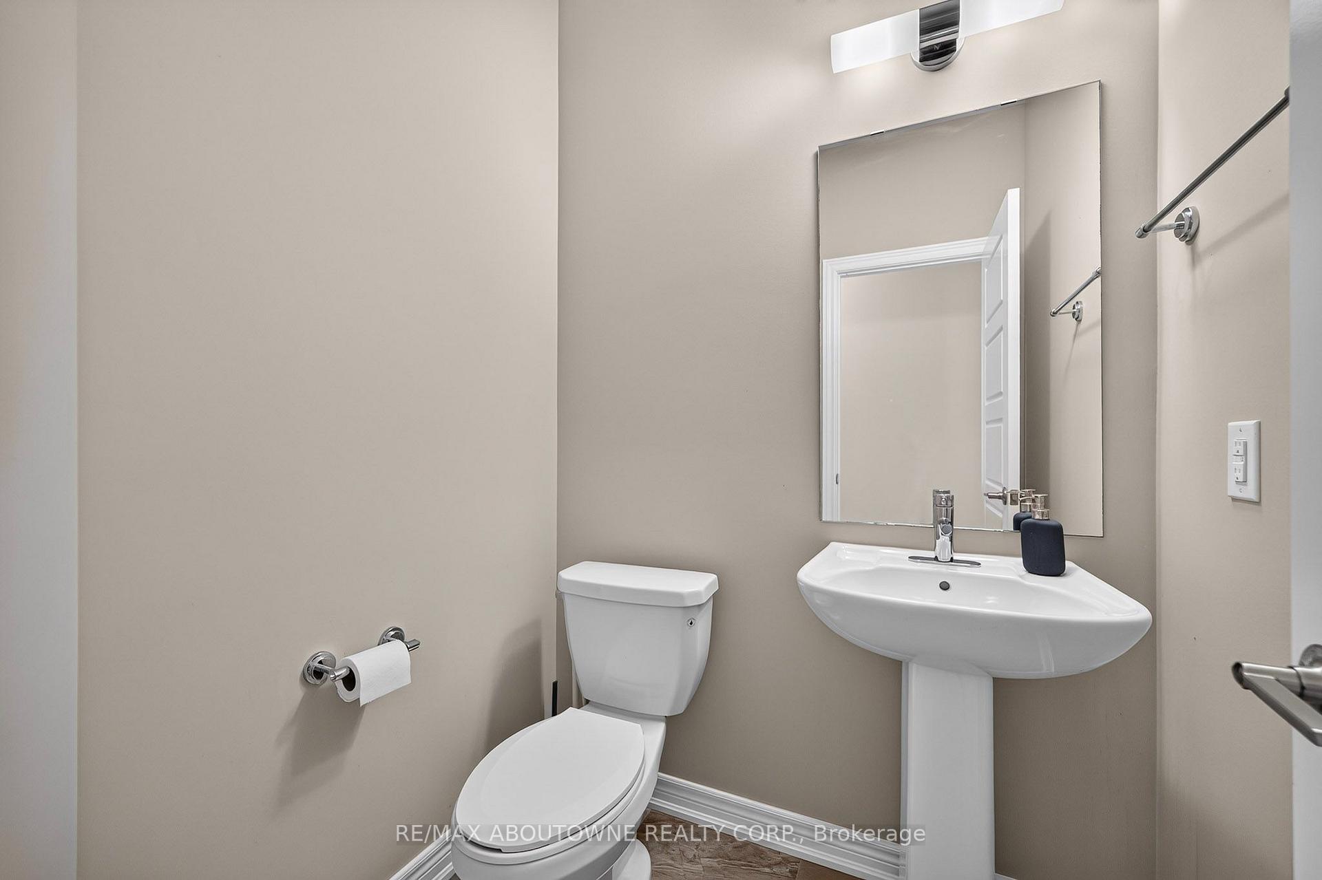 Photo 16 of 3289 Mockingbird Common, Oakville, Joshua Meadows — HOMEH