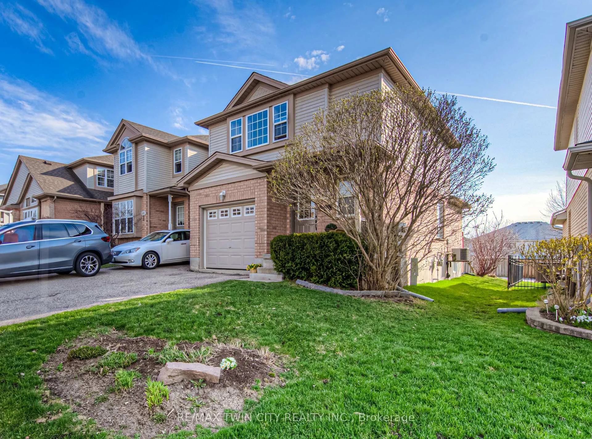 Photo 1 of 689 Zermatt Drive, Waterloo — HOMEH