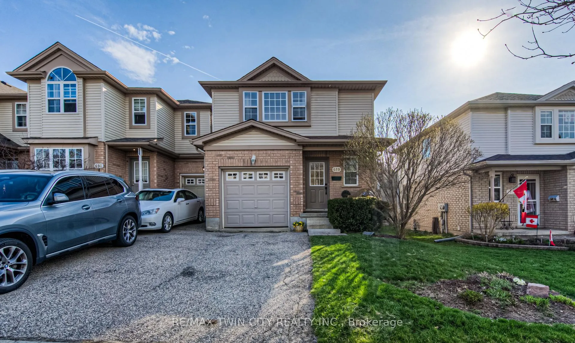 Photo 2 of 689 Zermatt Drive, Waterloo — HOMEH