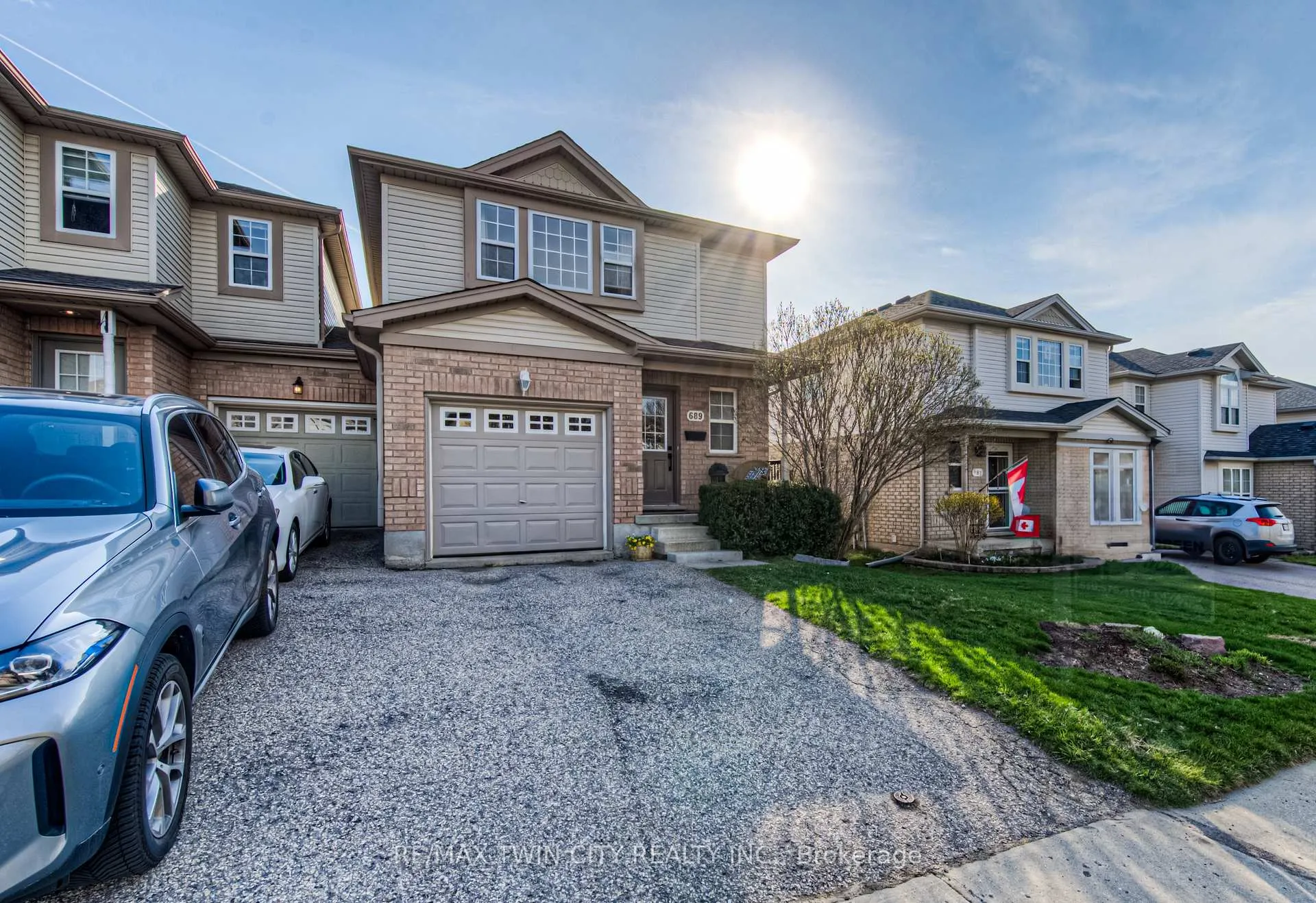 Photo 3 of 689 Zermatt Drive, Waterloo — HOMEH