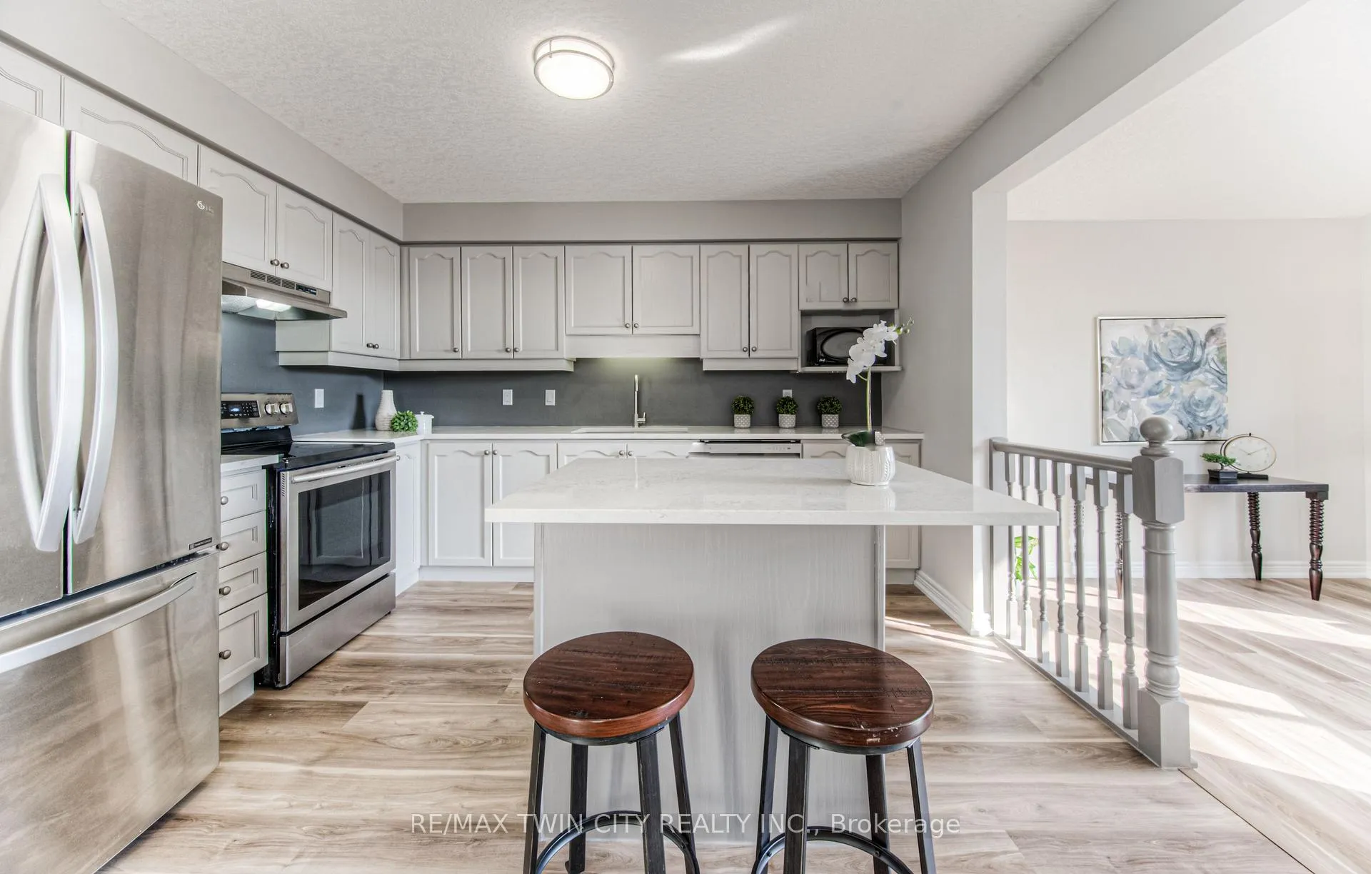 Photo 11 of 689 Zermatt Drive, Waterloo — HOMEH