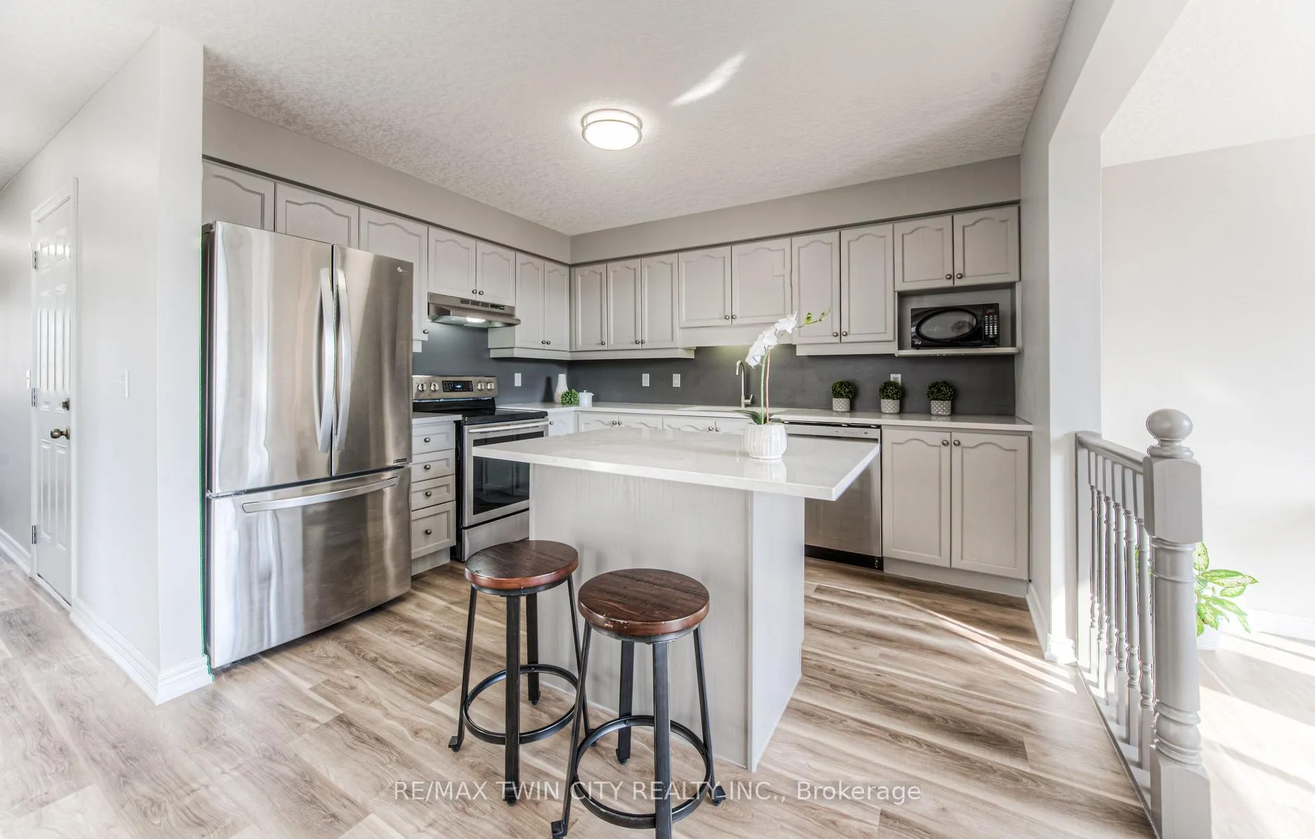 Photo 12 of 689 Zermatt Drive, Waterloo — HOMEH