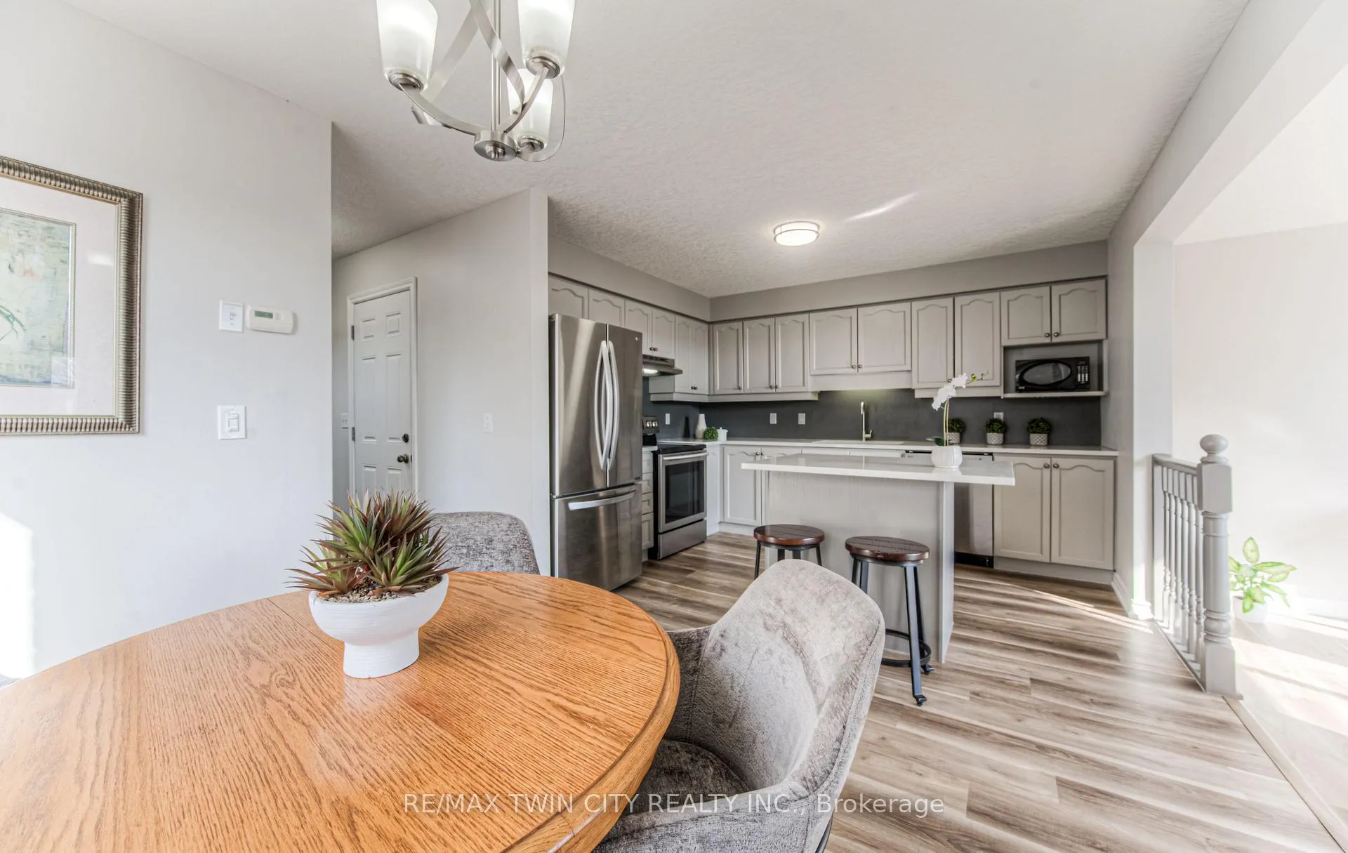 Photo 18 of 689 Zermatt Drive, Waterloo — HOMEH