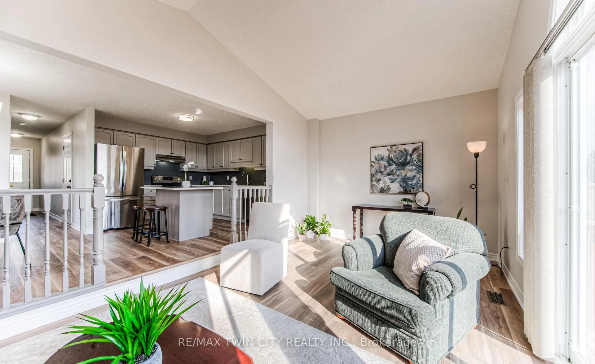 Photo 20 of 689 Zermatt Drive, Waterloo — HOMEH