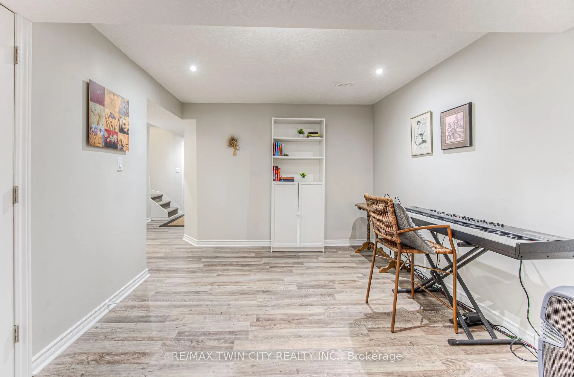 Photo 40 of 689 Zermatt Drive, Waterloo — HOMEH