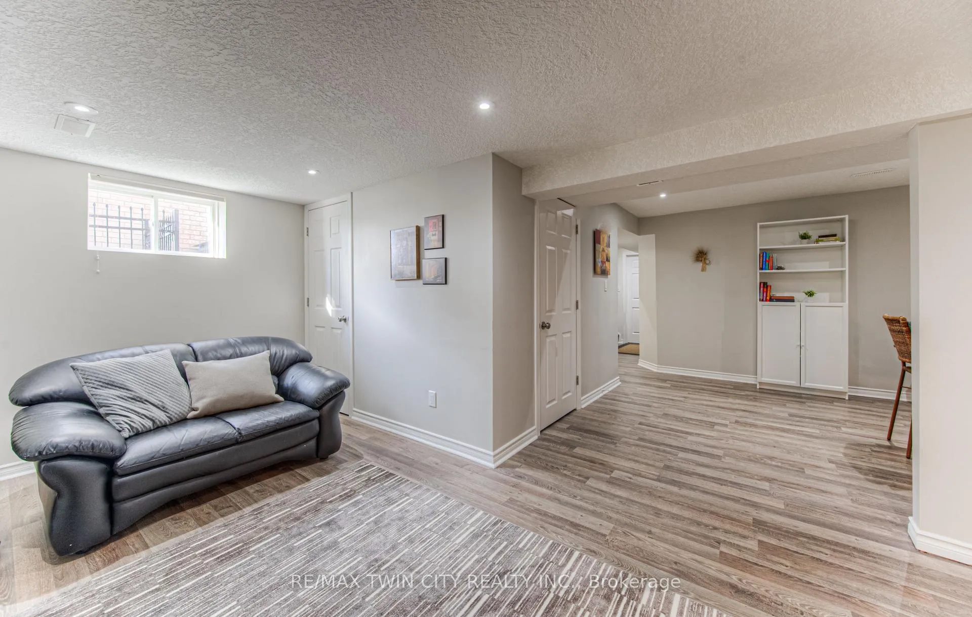 Photo 41 of 689 Zermatt Drive, Waterloo — HOMEH