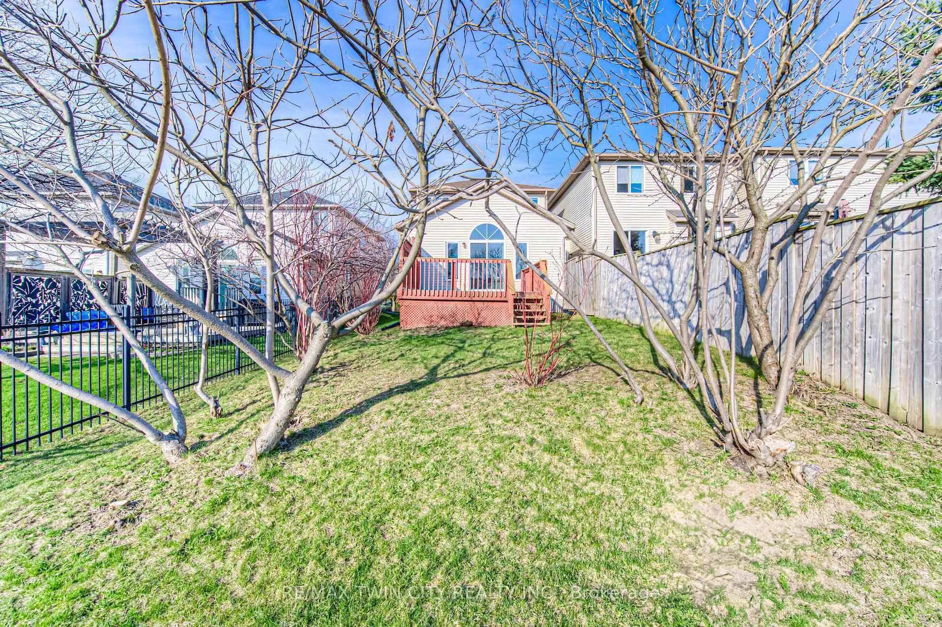 Photo 42 of 689 Zermatt Drive, Waterloo — HOMEH