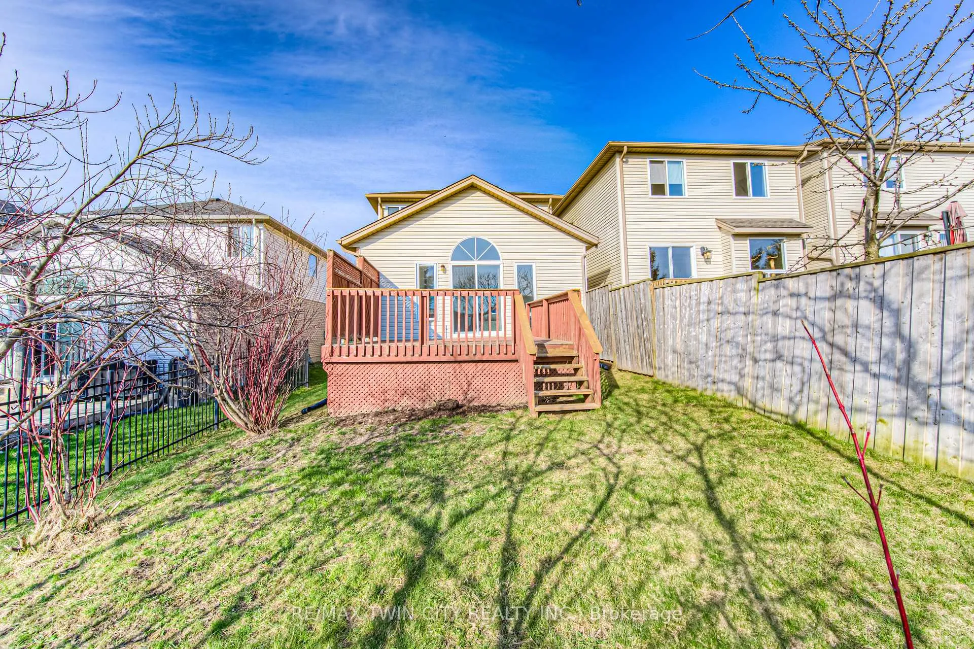 Photo 43 of 689 Zermatt Drive, Waterloo — HOMEH