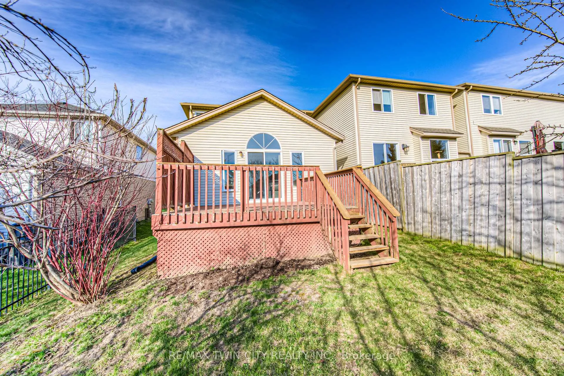 Photo 45 of 689 Zermatt Drive, Waterloo — HOMEH