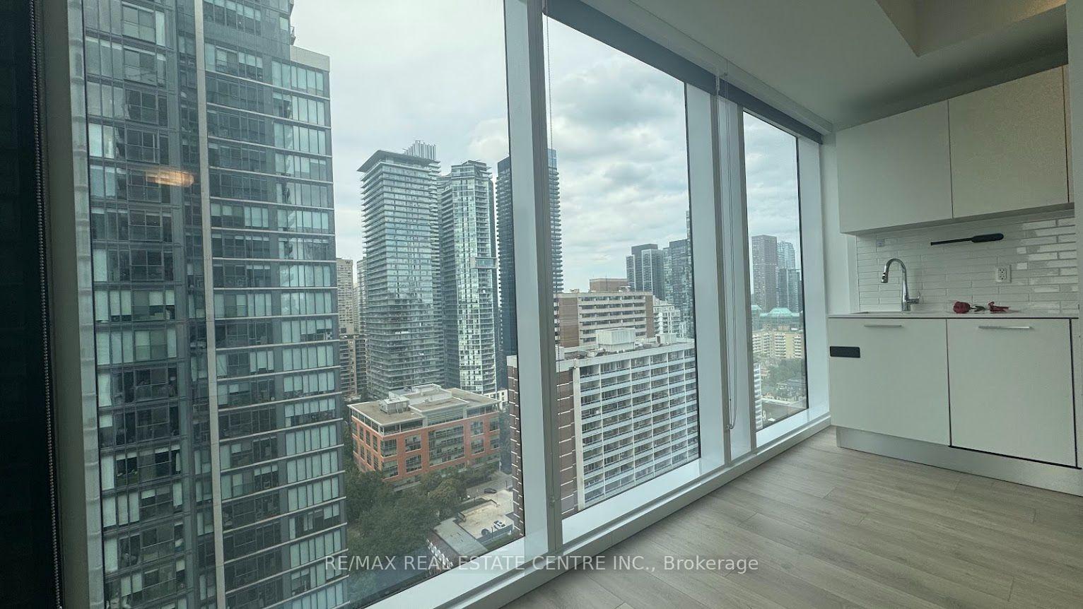 Photo 3 of Unit 2701, 3 Gloucester Street, Toronto, Church-Yonge Corridor — HOMEH