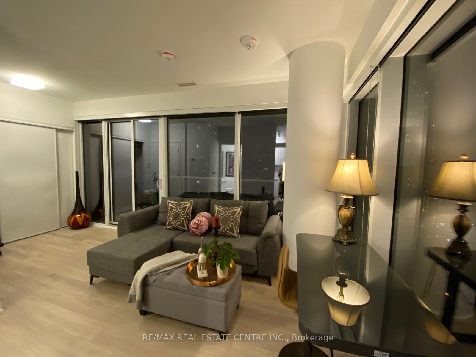 Photo 8 of Unit 2701, 3 Gloucester Street, Toronto, Church-Yonge Corridor — HOMEH