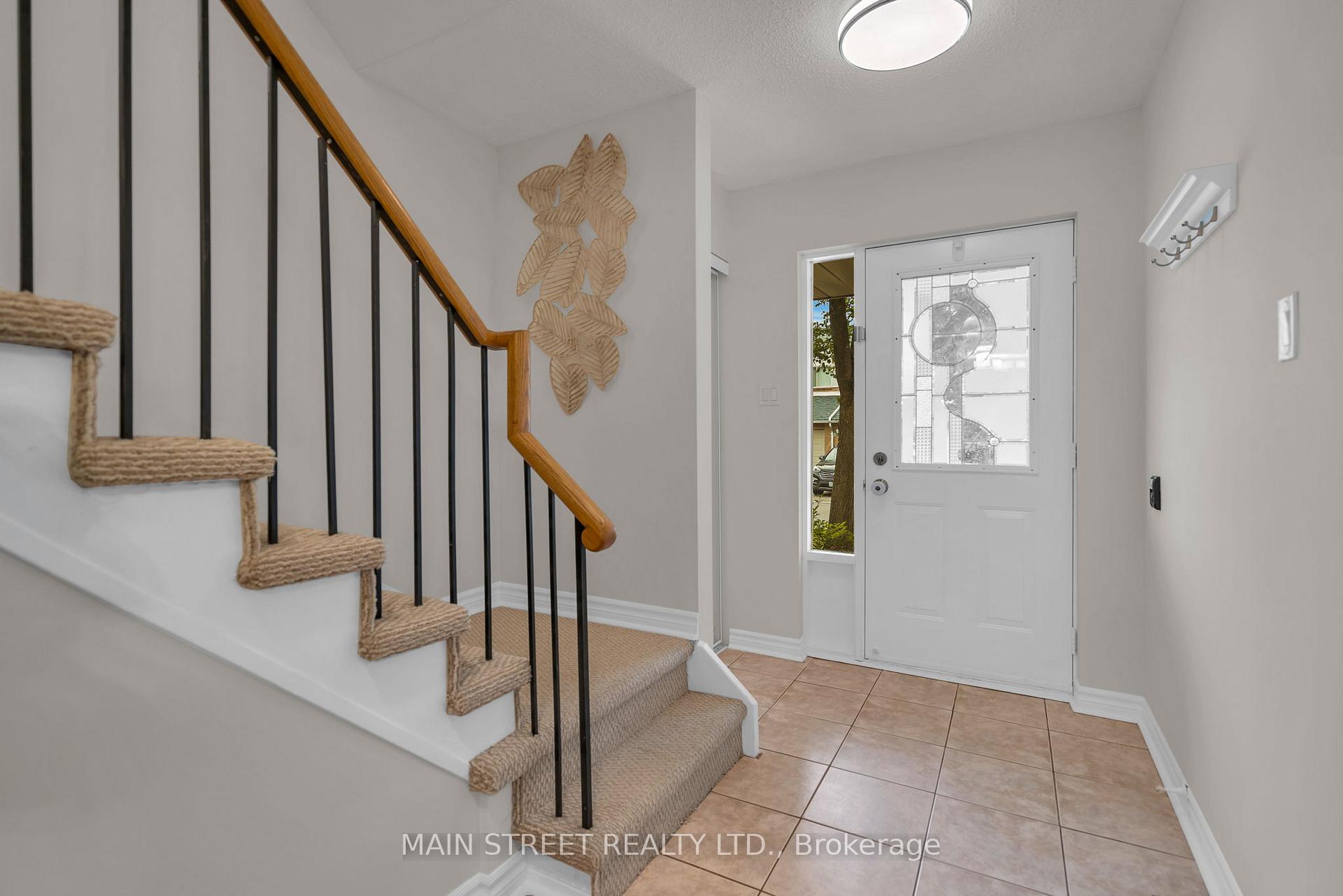 Photo 3 of 550 Priddle Road, Newmarket, Summerhill Estates — HOMEH