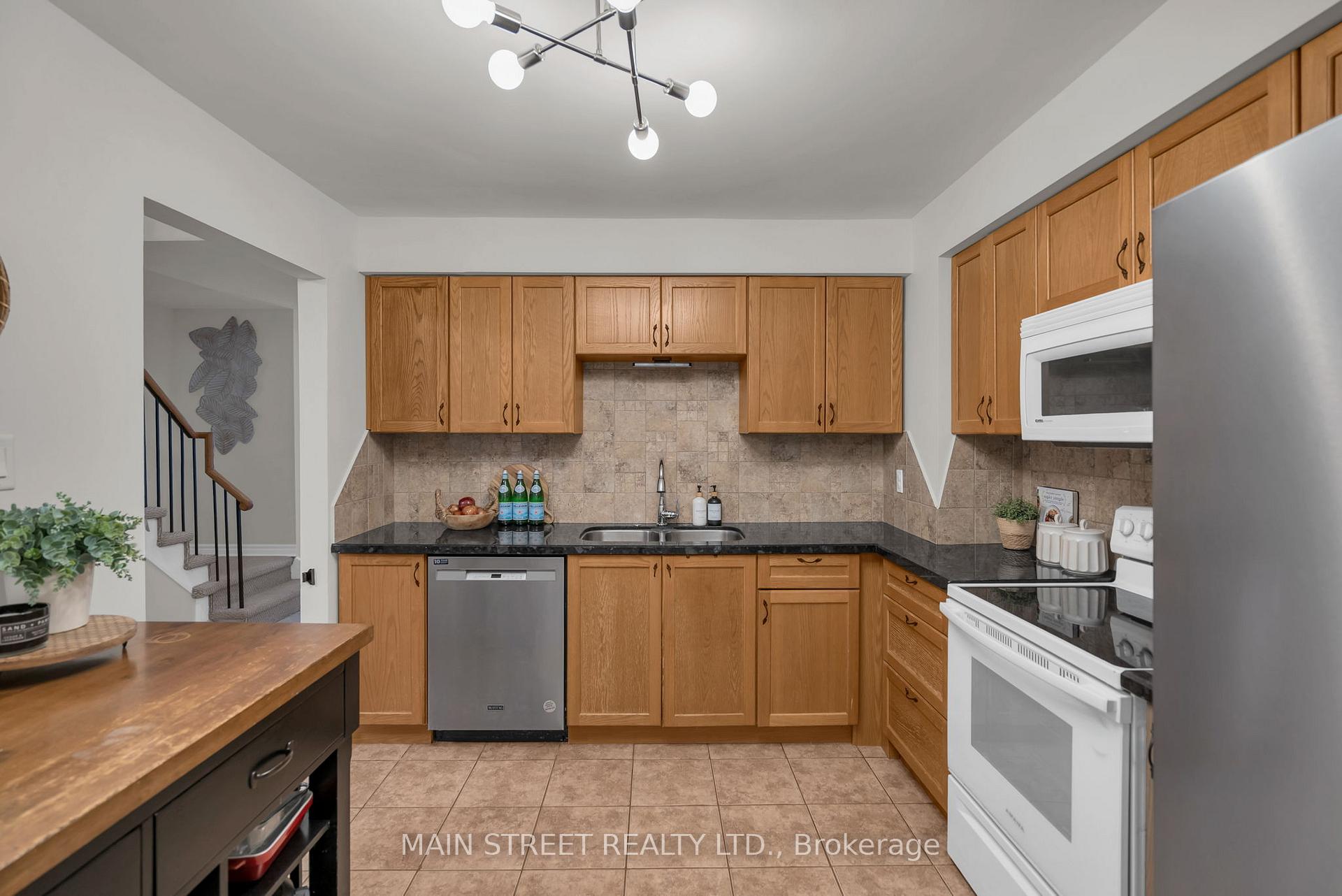 Photo 5 of 550 Priddle Road, Newmarket, Summerhill Estates — HOMEH
