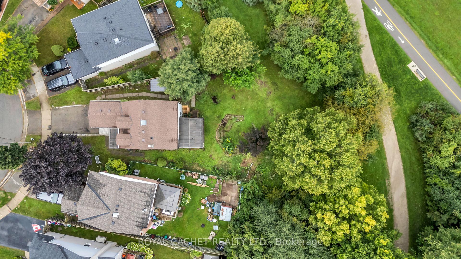 Photo 5 of 66 Camrose Court, Kitchener, Victoria Hills — HOMEH