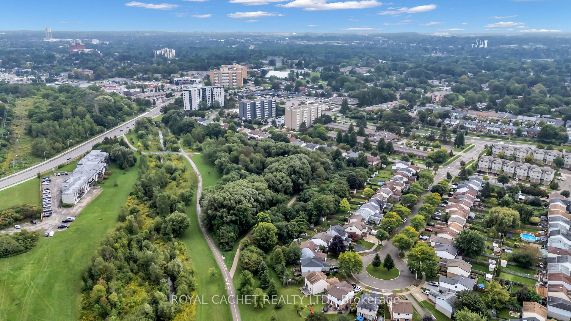 Photo 6 of 66 Camrose Court, Kitchener, Victoria Hills — HOMEH