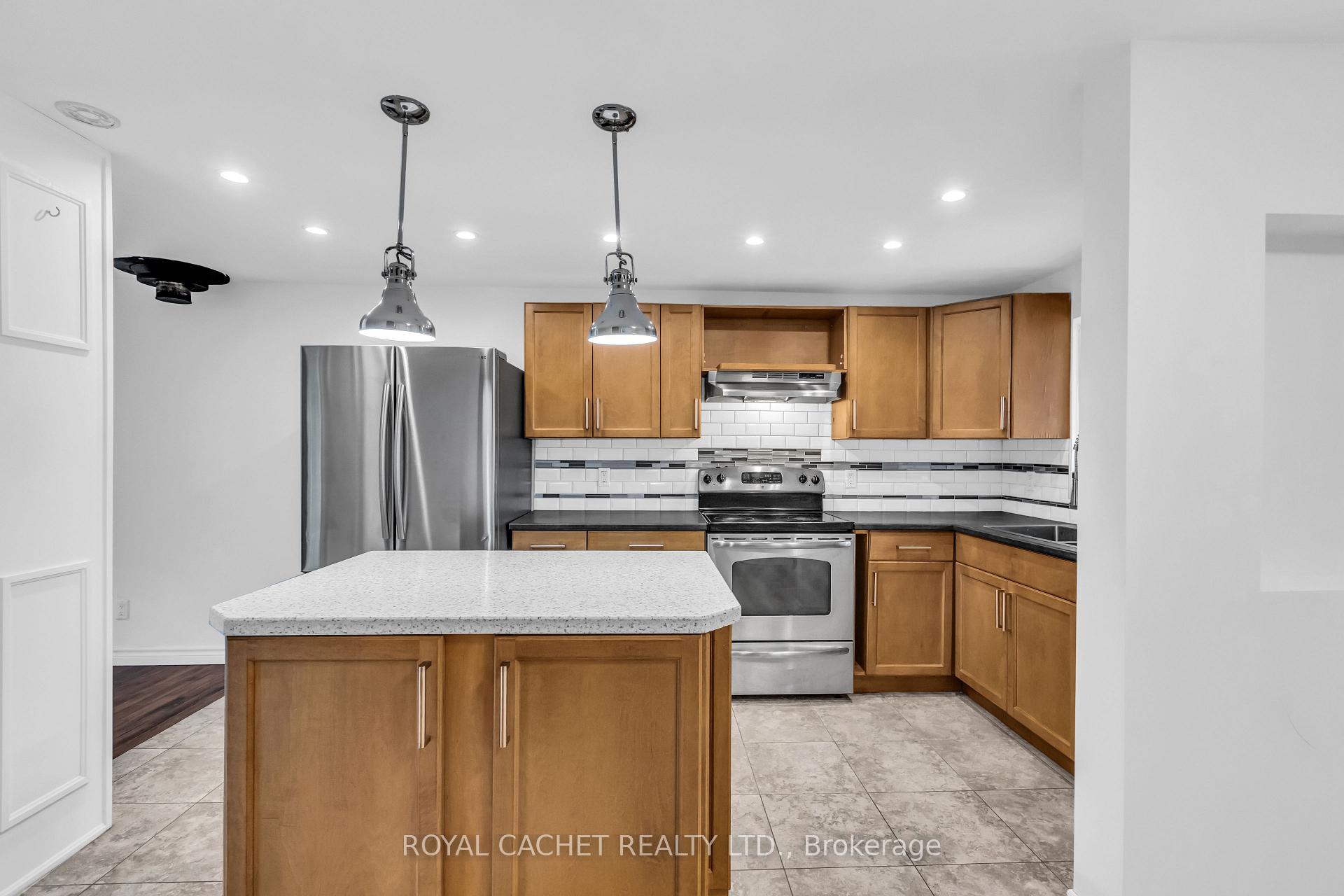 Photo 9 of 66 Camrose Court, Kitchener, Victoria Hills — HOMEH