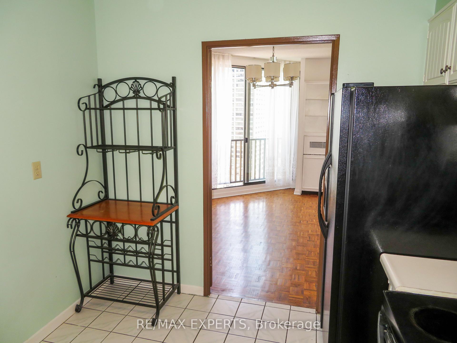 Photo 6 of Unit 2233, 33 Harbour Square, Toronto, Waterfront Communities — HOMEH