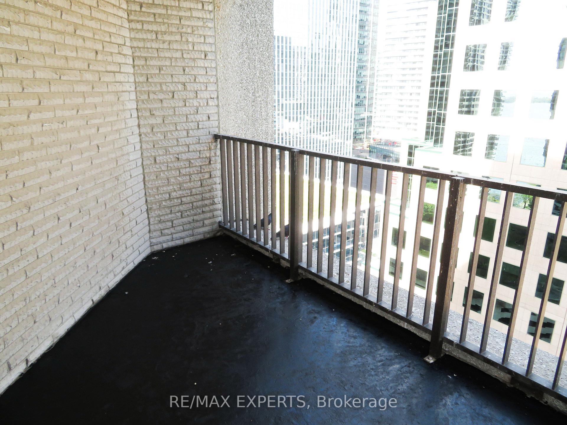 Photo 24 of Unit 2233, 33 Harbour Square, Toronto, Waterfront Communities — HOMEH