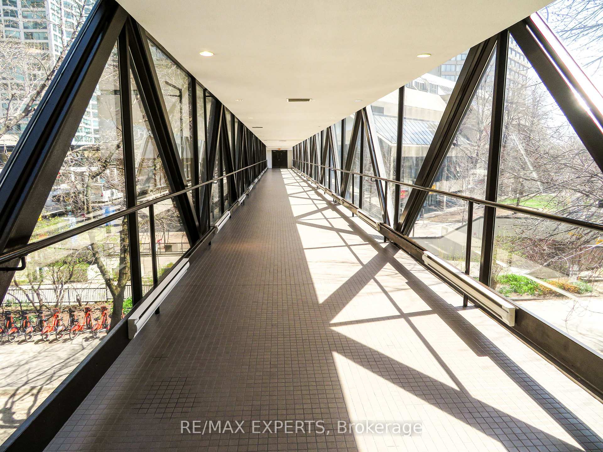 Photo 30 of Unit 2233, 33 Harbour Square, Toronto, Waterfront Communities — HOMEH