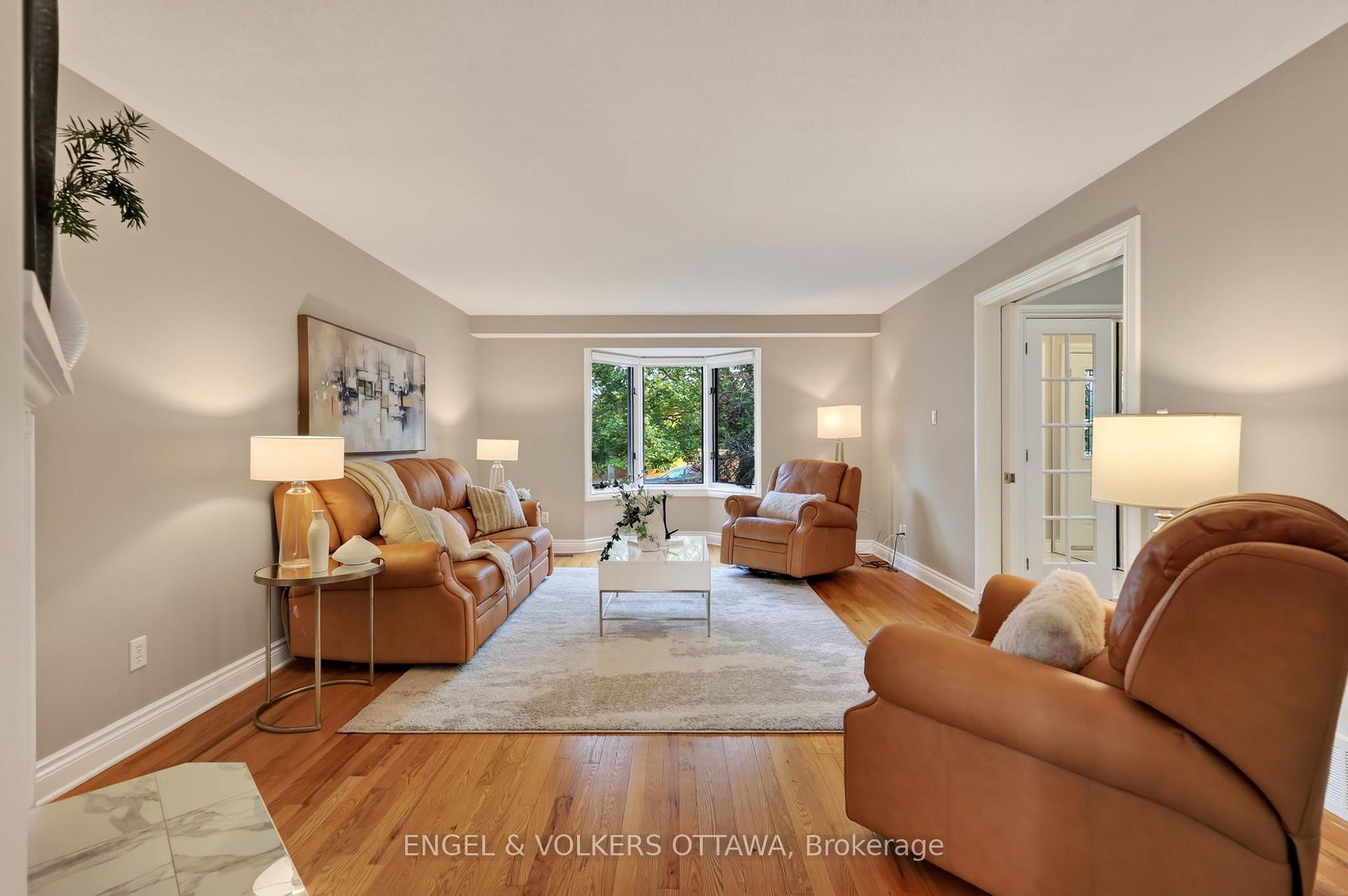 Photo 5 of 2106 Lamira Street, Ottawa, Applewood Acres — HOMEH