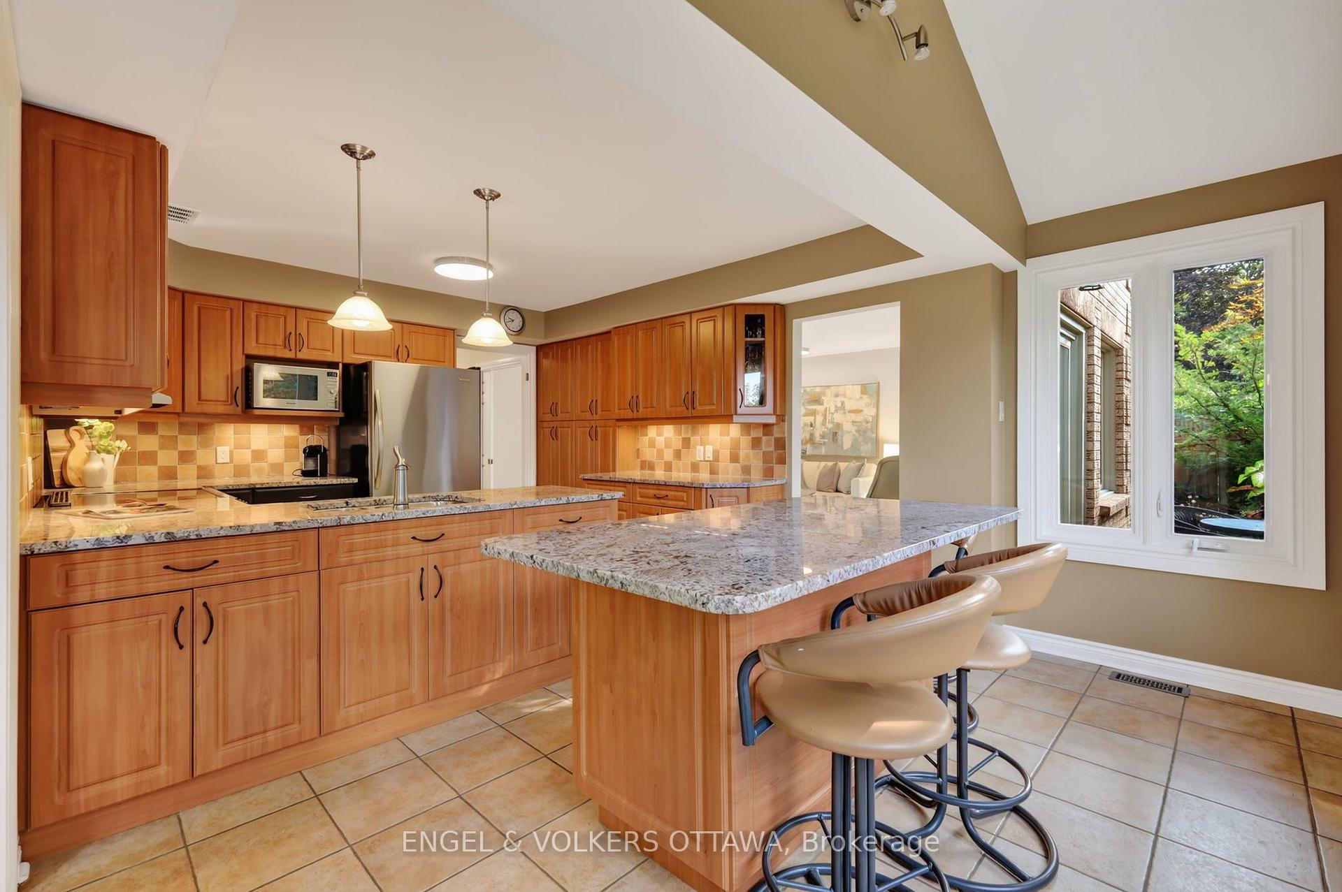Photo 9 of 2106 Lamira Street, Ottawa, Applewood Acres — HOMEH
