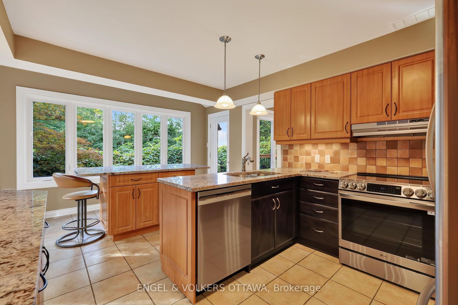 Photo 13 of 2106 Lamira Street, Ottawa, Applewood Acres — HOMEH
