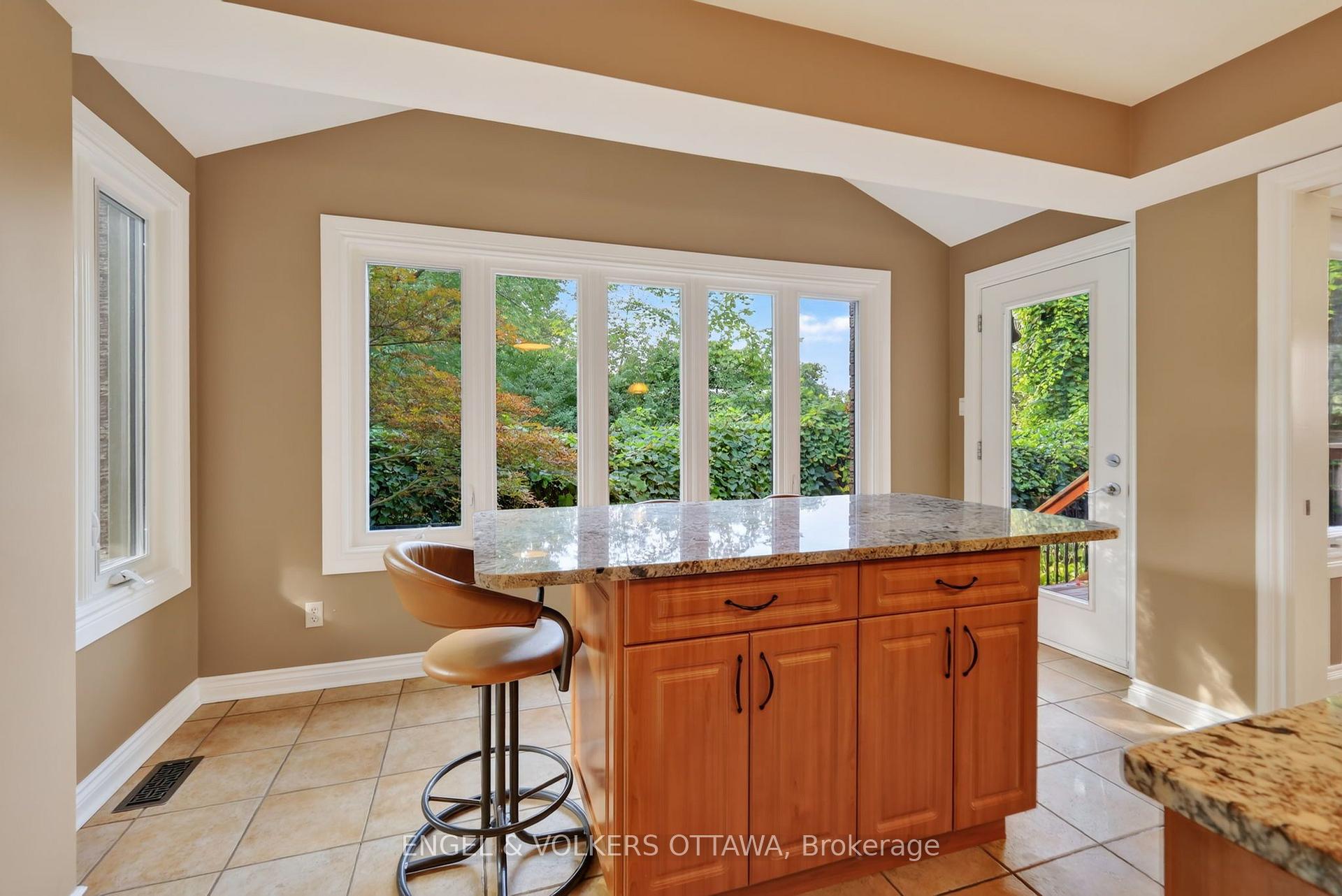 Photo 14 of 2106 Lamira Street, Ottawa, Applewood Acres — HOMEH