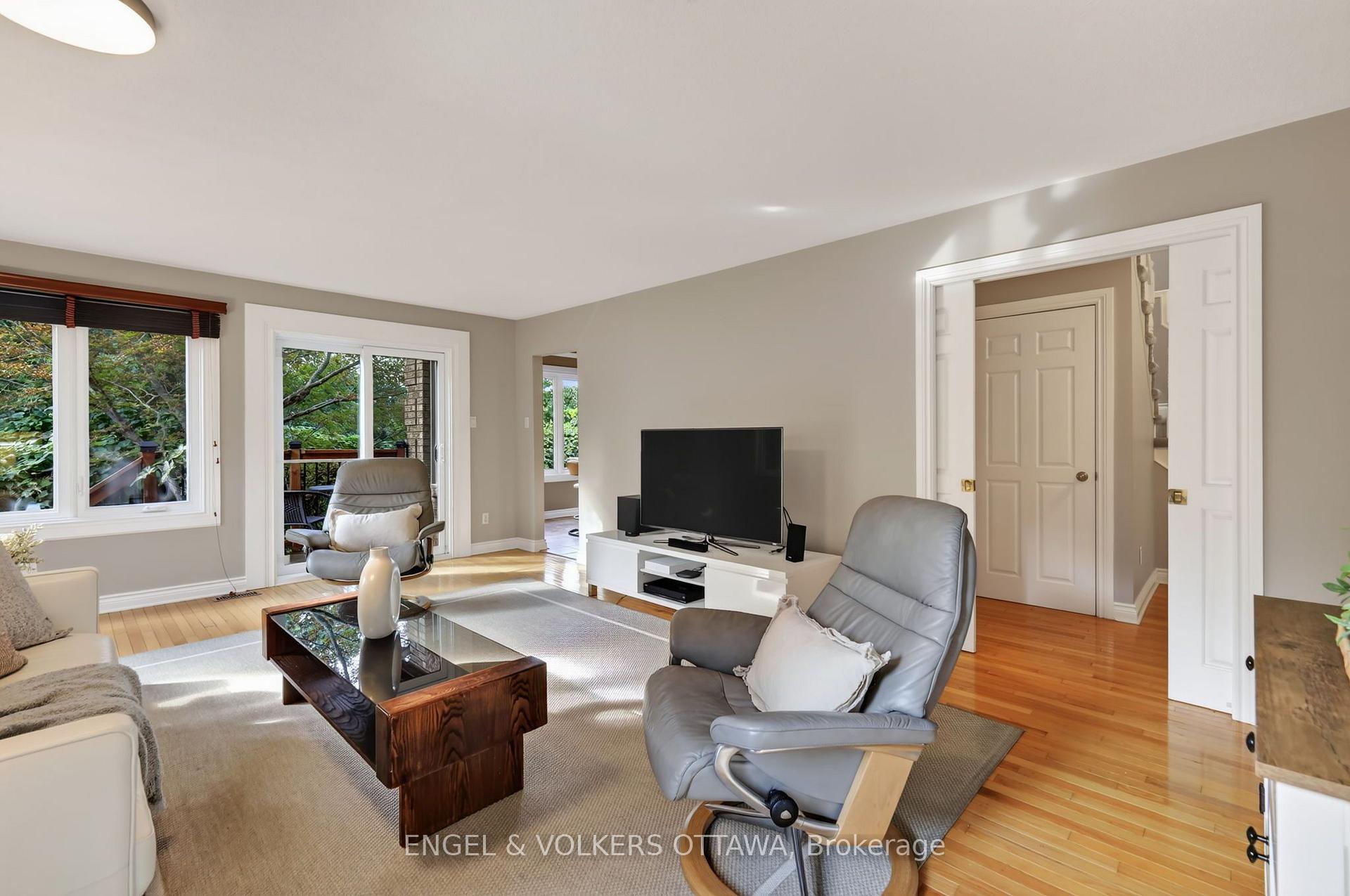 Photo 16 of 2106 Lamira Street, Ottawa, Applewood Acres — HOMEH