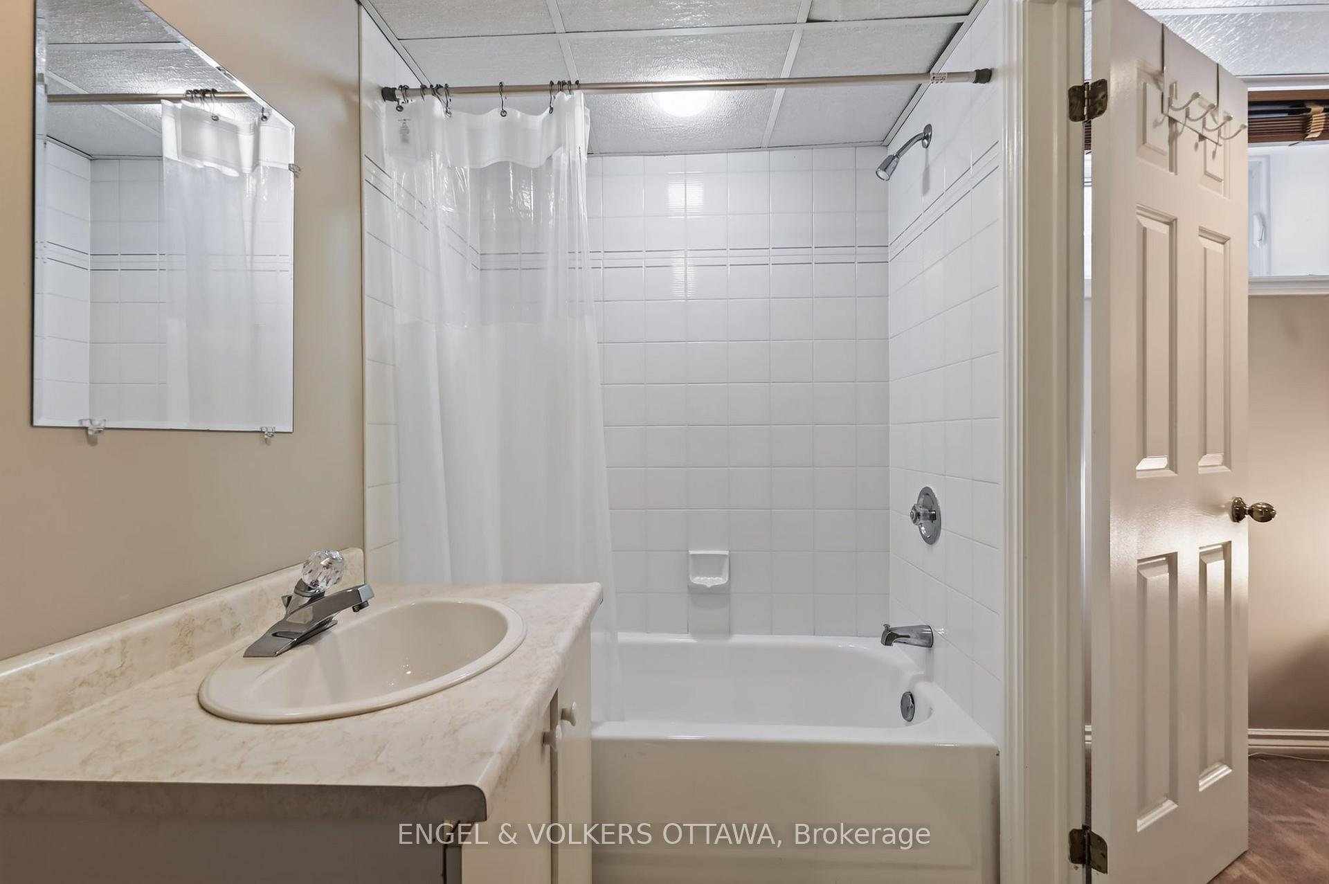 Photo 31 of 2106 Lamira Street, Ottawa, Applewood Acres — HOMEH