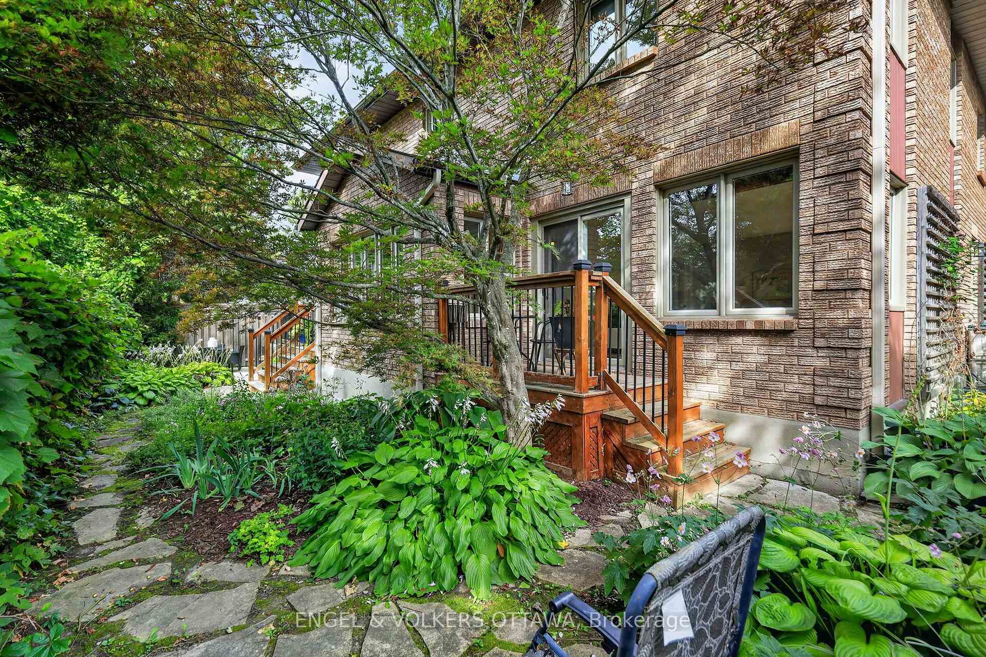 Photo 32 of 2106 Lamira Street, Ottawa, Applewood Acres — HOMEH