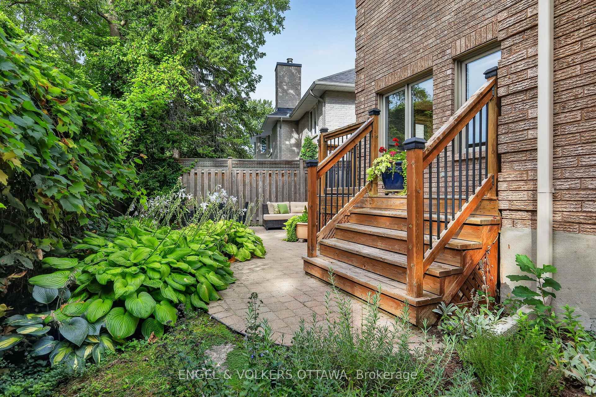 Photo 33 of 2106 Lamira Street, Ottawa, Applewood Acres — HOMEH