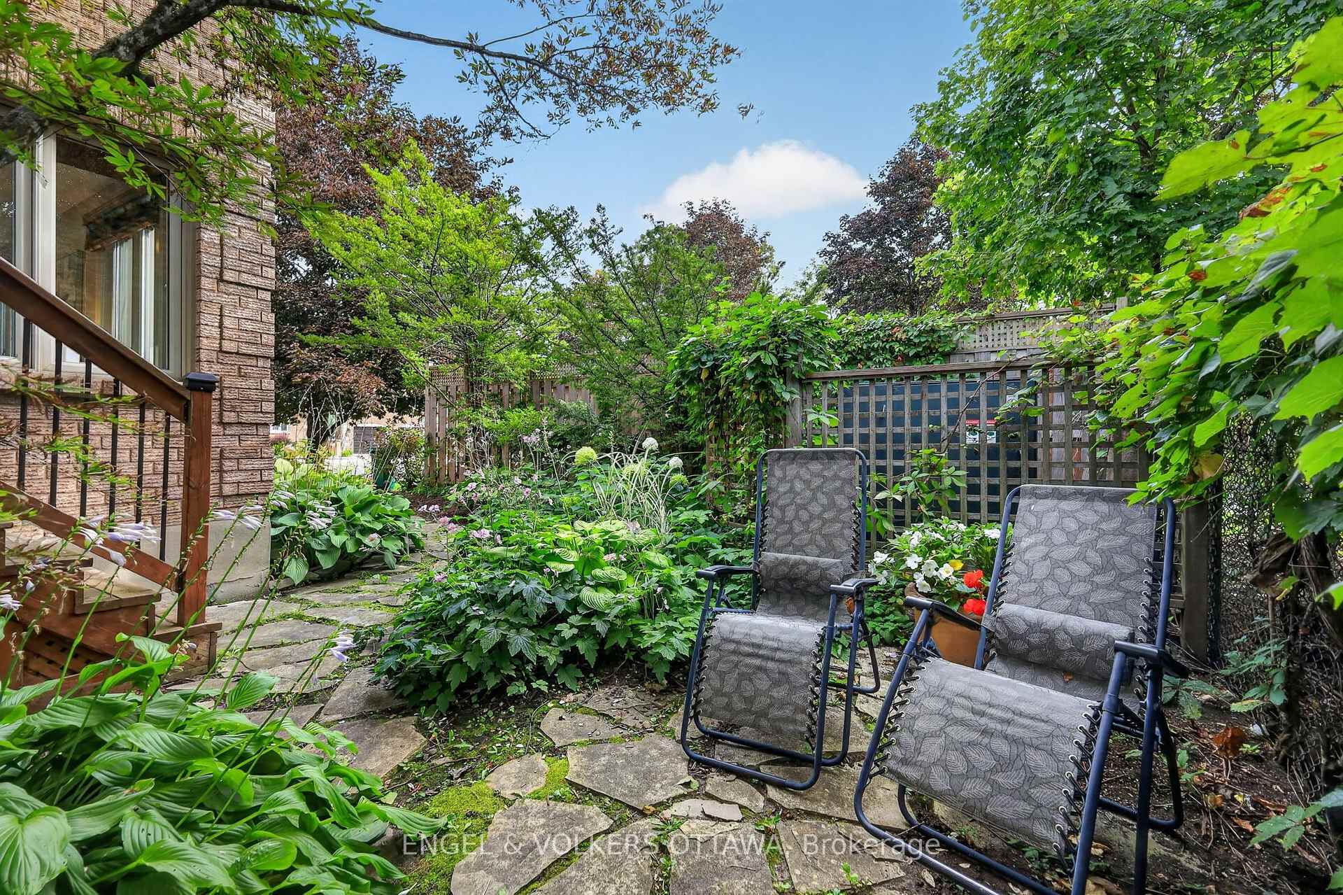 Photo 36 of 2106 Lamira Street, Ottawa, Applewood Acres — HOMEH