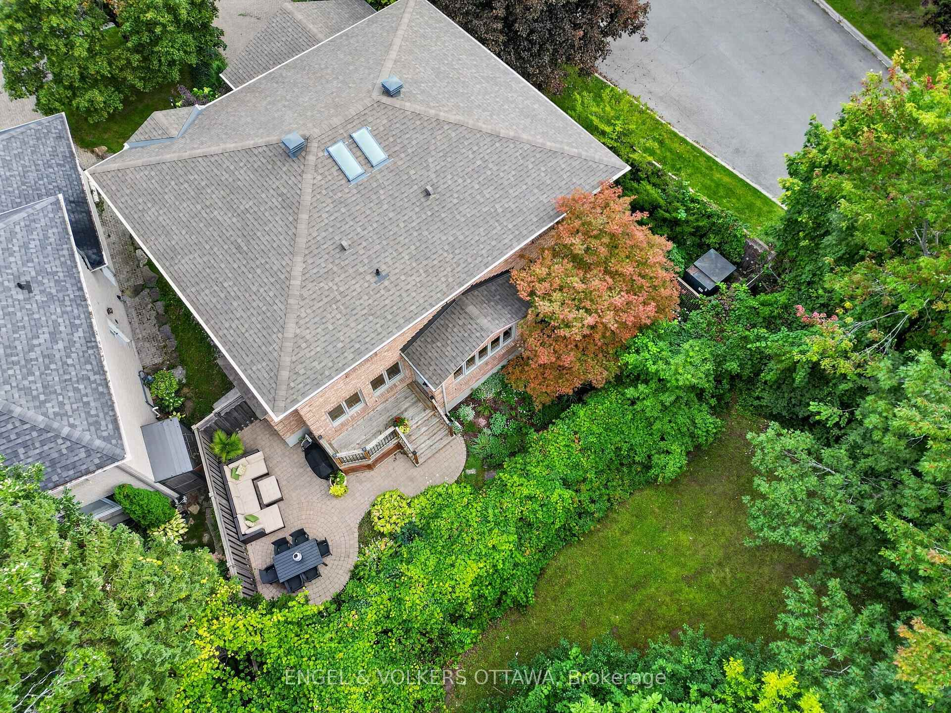 Photo 38 of 2106 Lamira Street, Ottawa, Applewood Acres — HOMEH