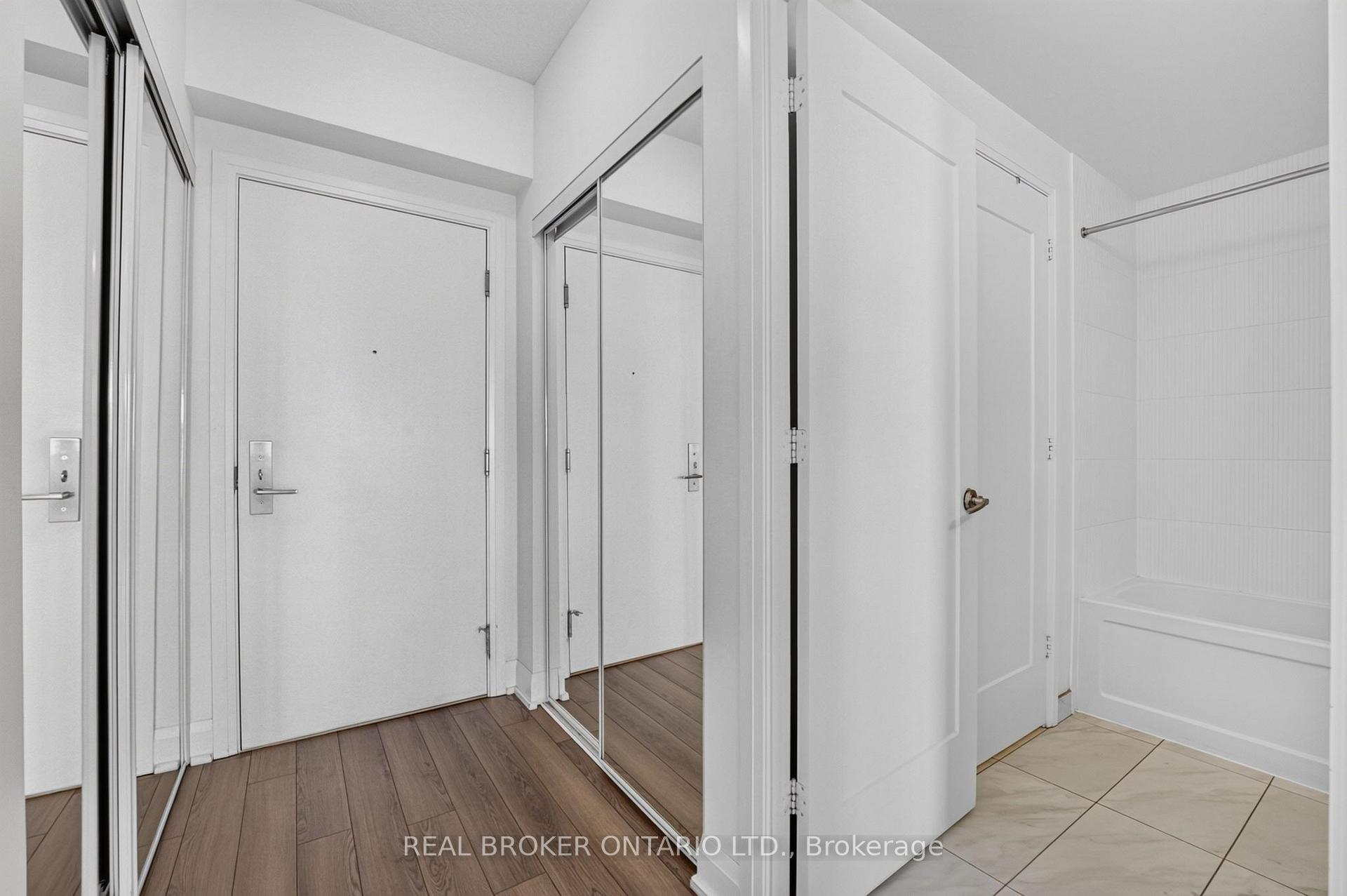 Photo 7 of Unit Unit 3002, 56 Annie Craig Drive, Etobicoke, Mimico — HOMEH