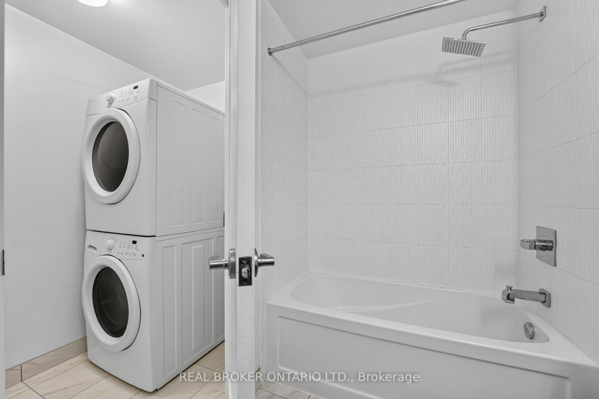 Photo 11 of Unit Unit 3002, 56 Annie Craig Drive, Etobicoke, Mimico — HOMEH