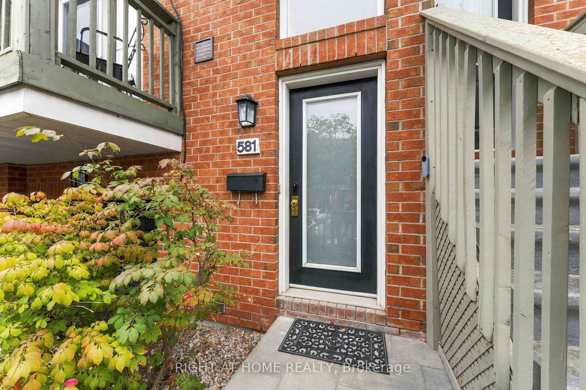 Photo 3 of 581 Lisgar Street, Ottawa, Ottawa Centre — HOMEH