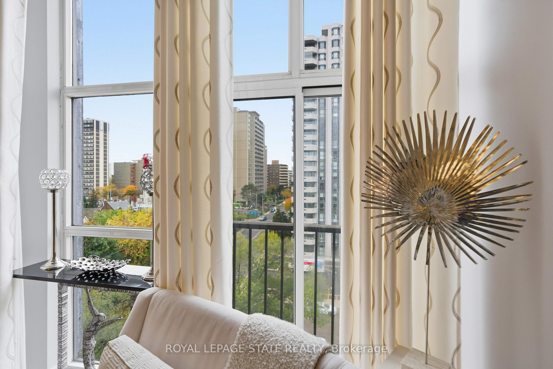 Photo 9 of Unit PH10, 66 Bay Street S, Hamilton, Durand — HOMEH