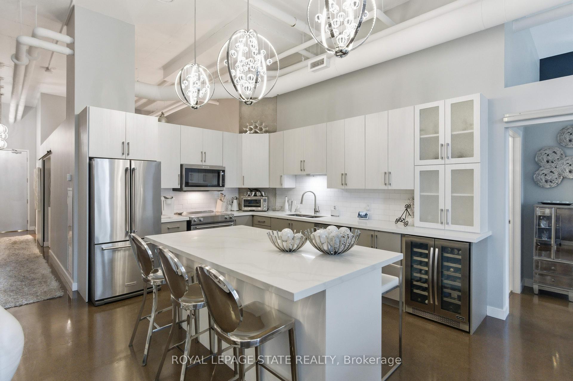 Photo 10 of Unit PH10, 66 Bay Street S, Hamilton, Durand — HOMEH