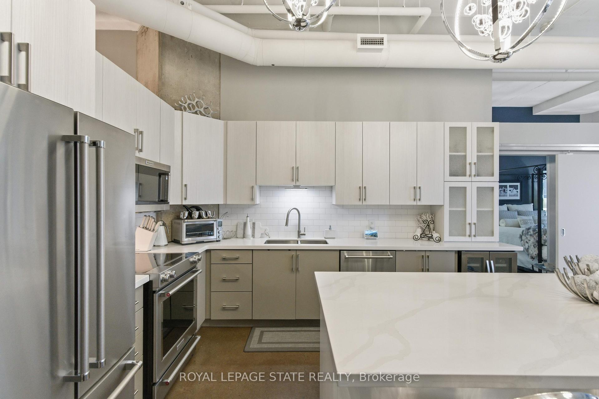 Photo 11 of Unit PH10, 66 Bay Street S, Hamilton, Durand — HOMEH