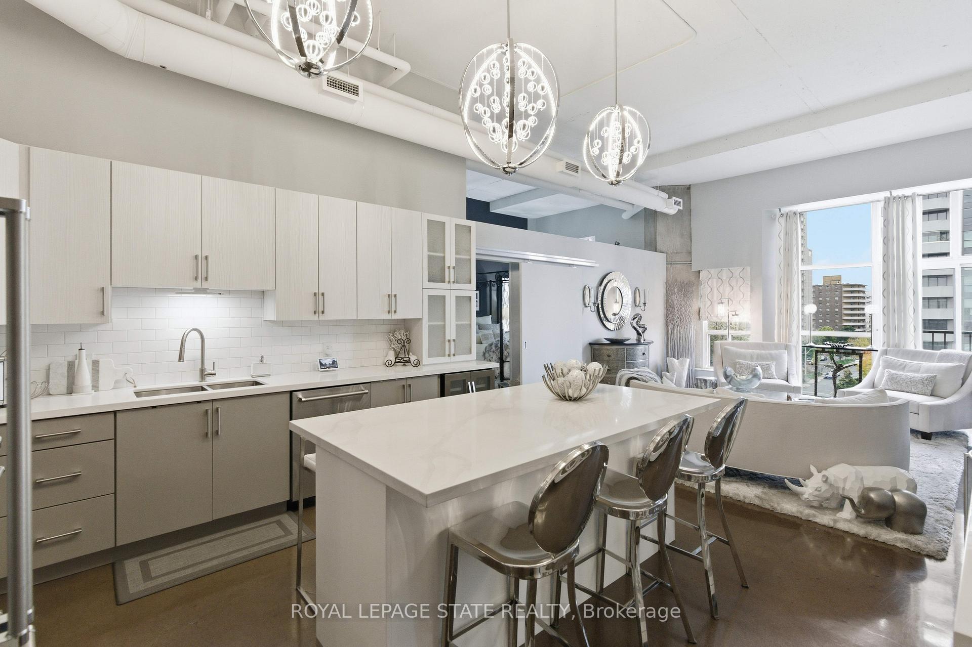 Photo 13 of Unit PH10, 66 Bay Street S, Hamilton, Durand — HOMEH
