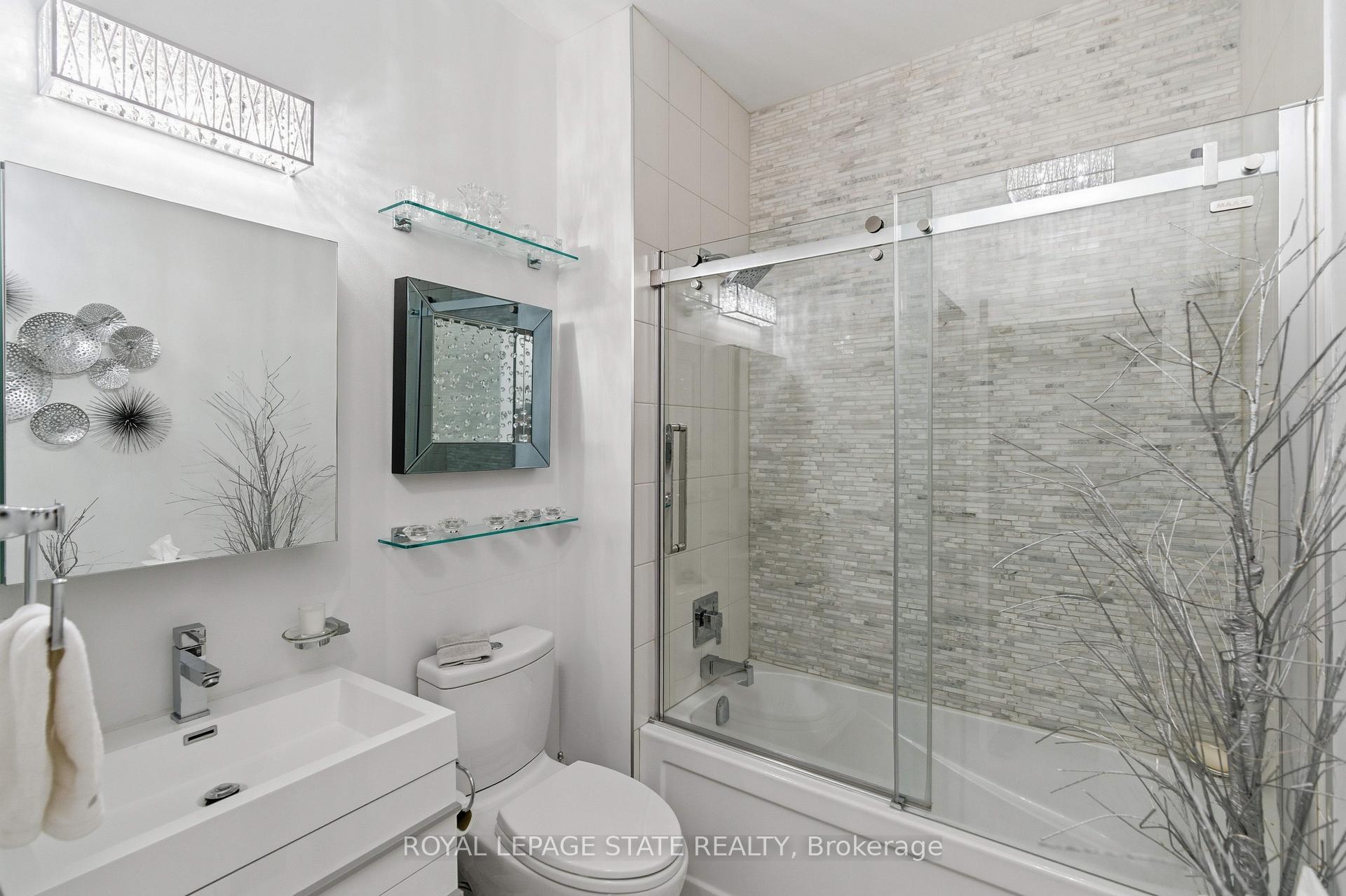 Photo 26 of Unit PH10, 66 Bay Street S, Hamilton, Durand — HOMEH