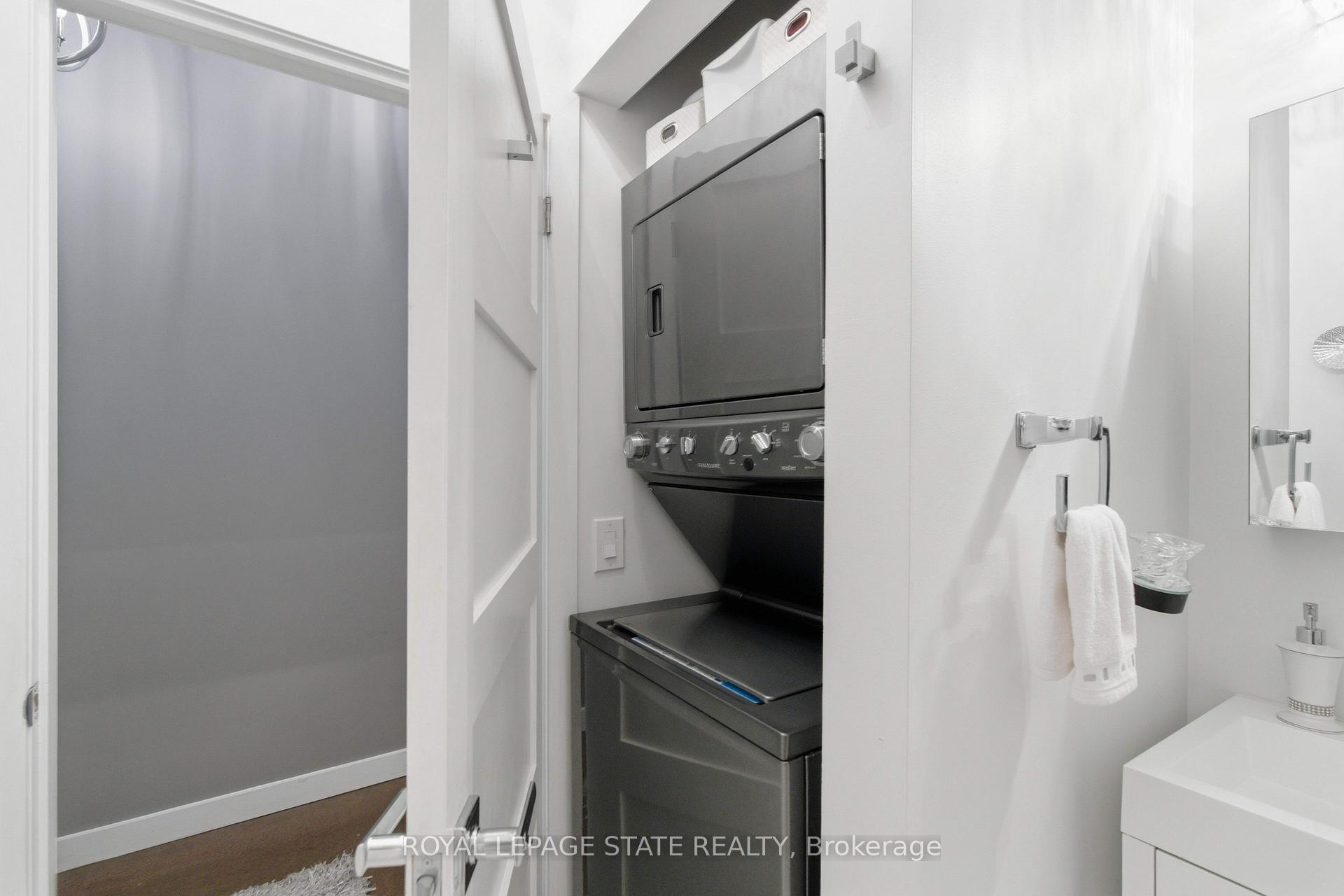 Photo 27 of Unit PH10, 66 Bay Street S, Hamilton, Durand — HOMEH