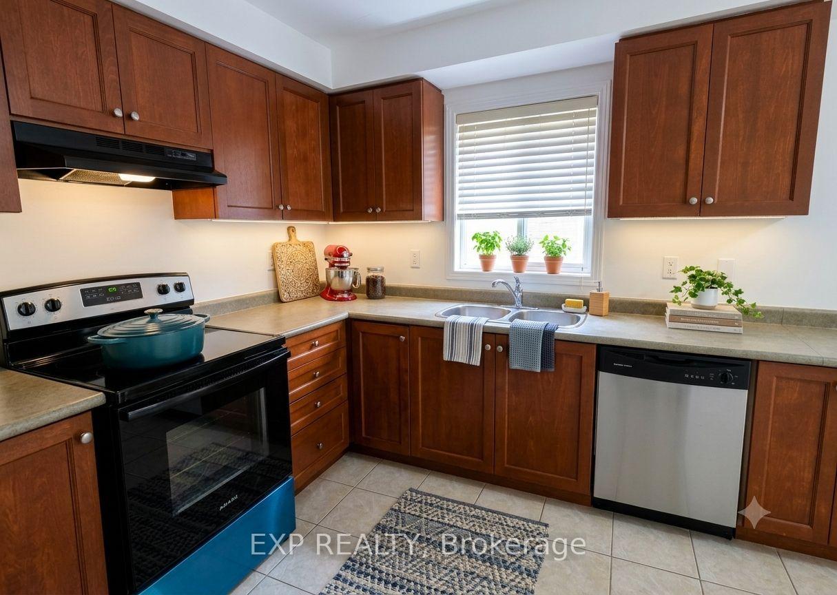 Photo 9 of Unit Upper, 384 Flagstone Way, Newmarket, Woodland Hill — HOMEH